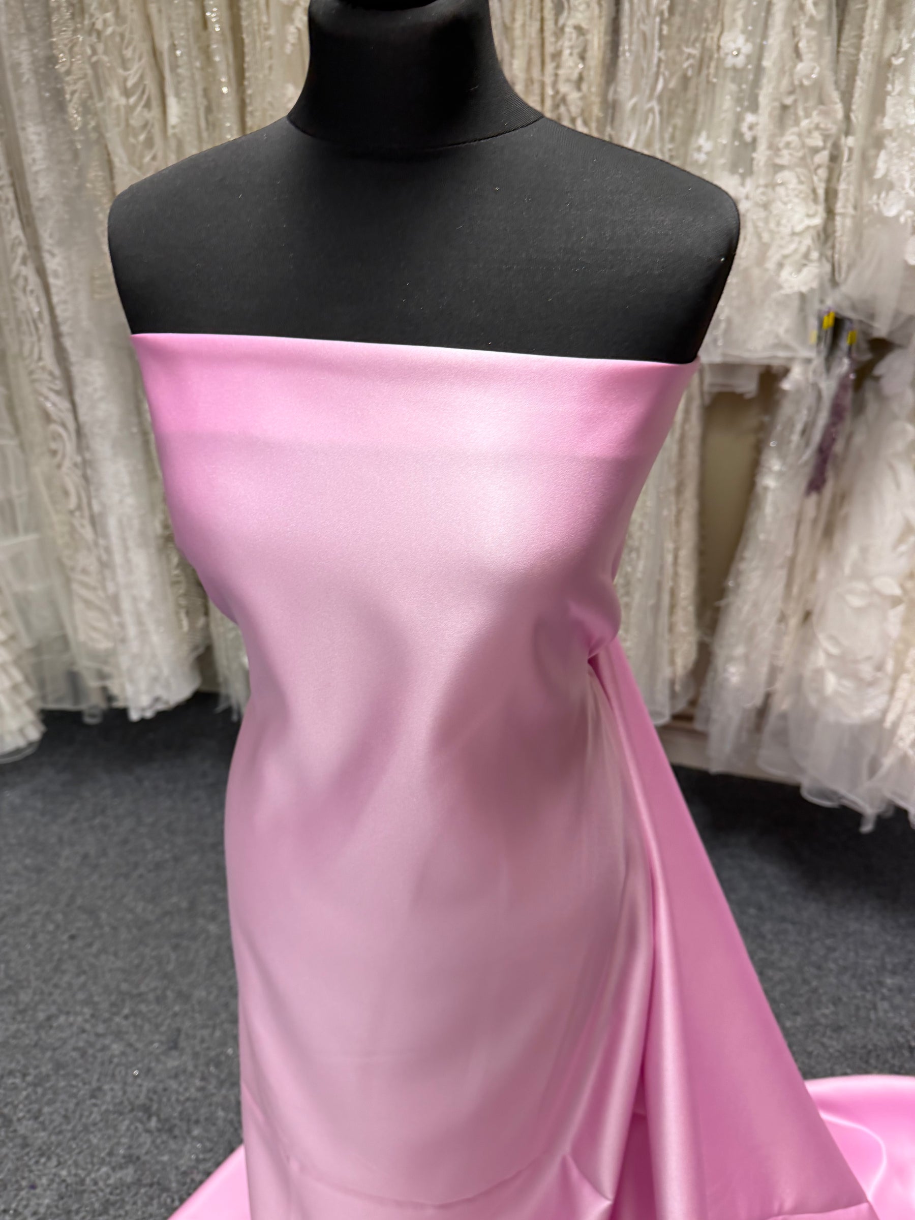 Rosafarbener Duchess-Satin aus Polyester – Contessa