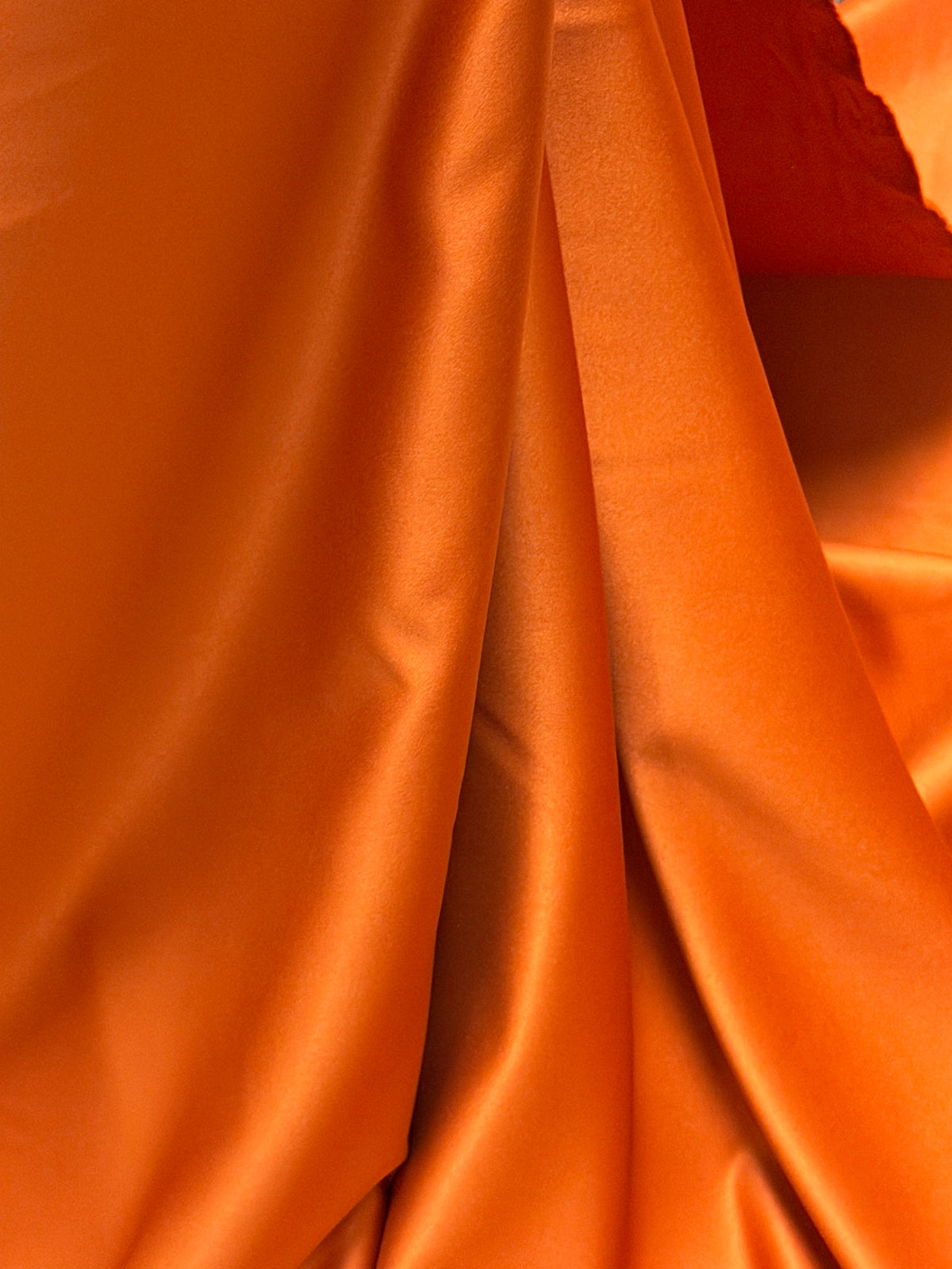 Kupferfarbener Polyestersatin – majestätisch
