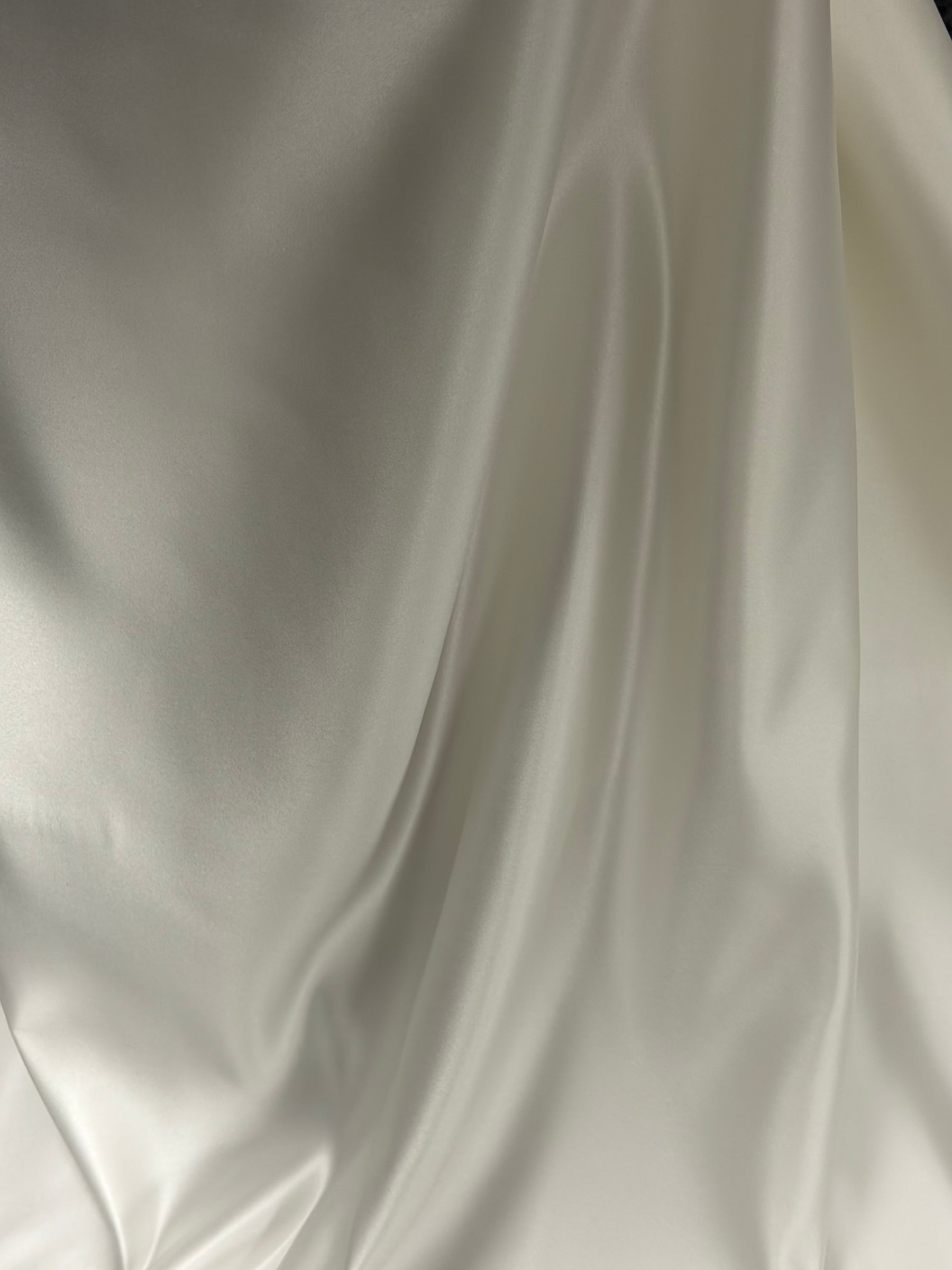Cremefarbener Polyester-Duchesse-Satin – Contessa