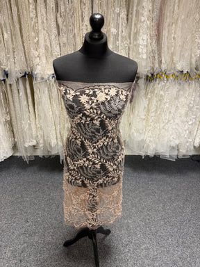 Rose 3D & Perlen Chantilly Spitze - P239