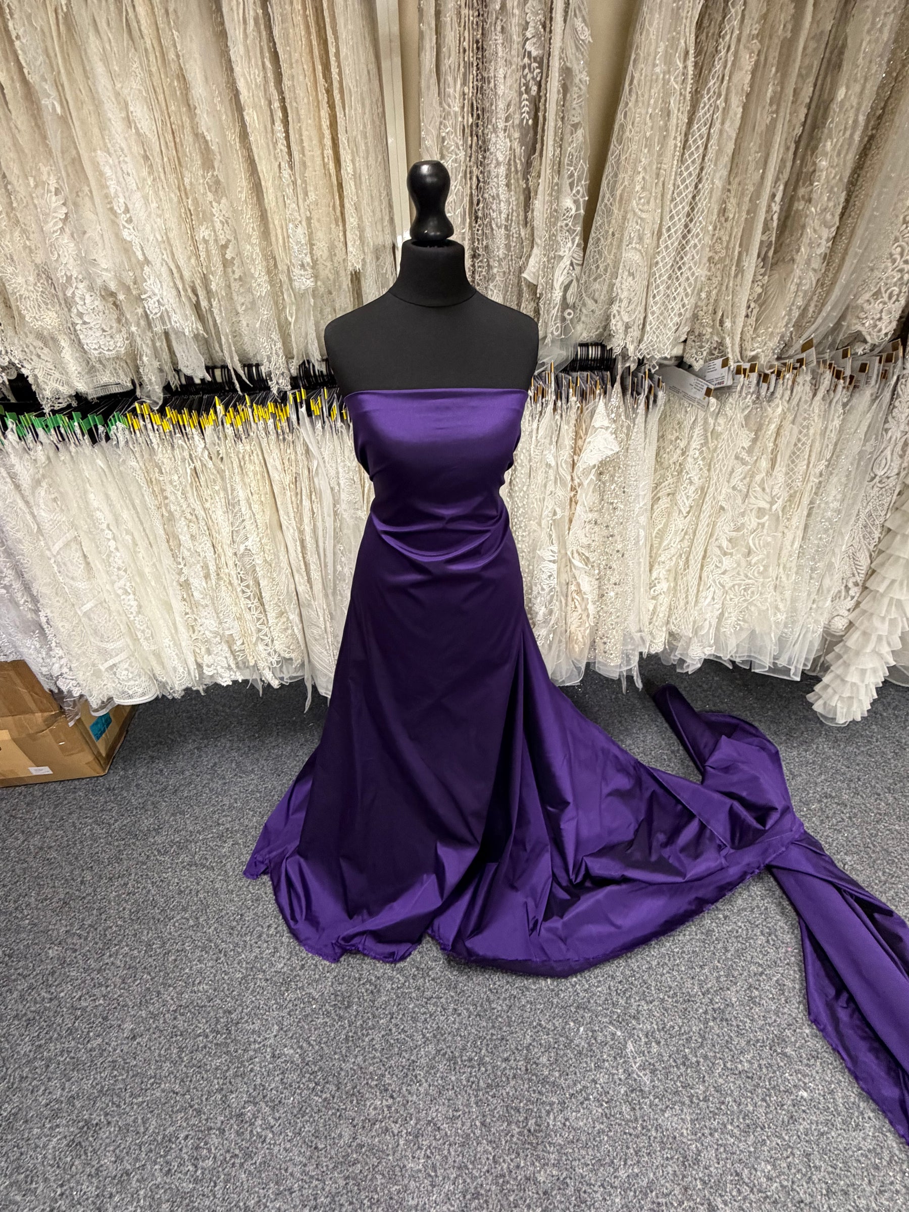 Dunkellila Polyester-Taft - P75