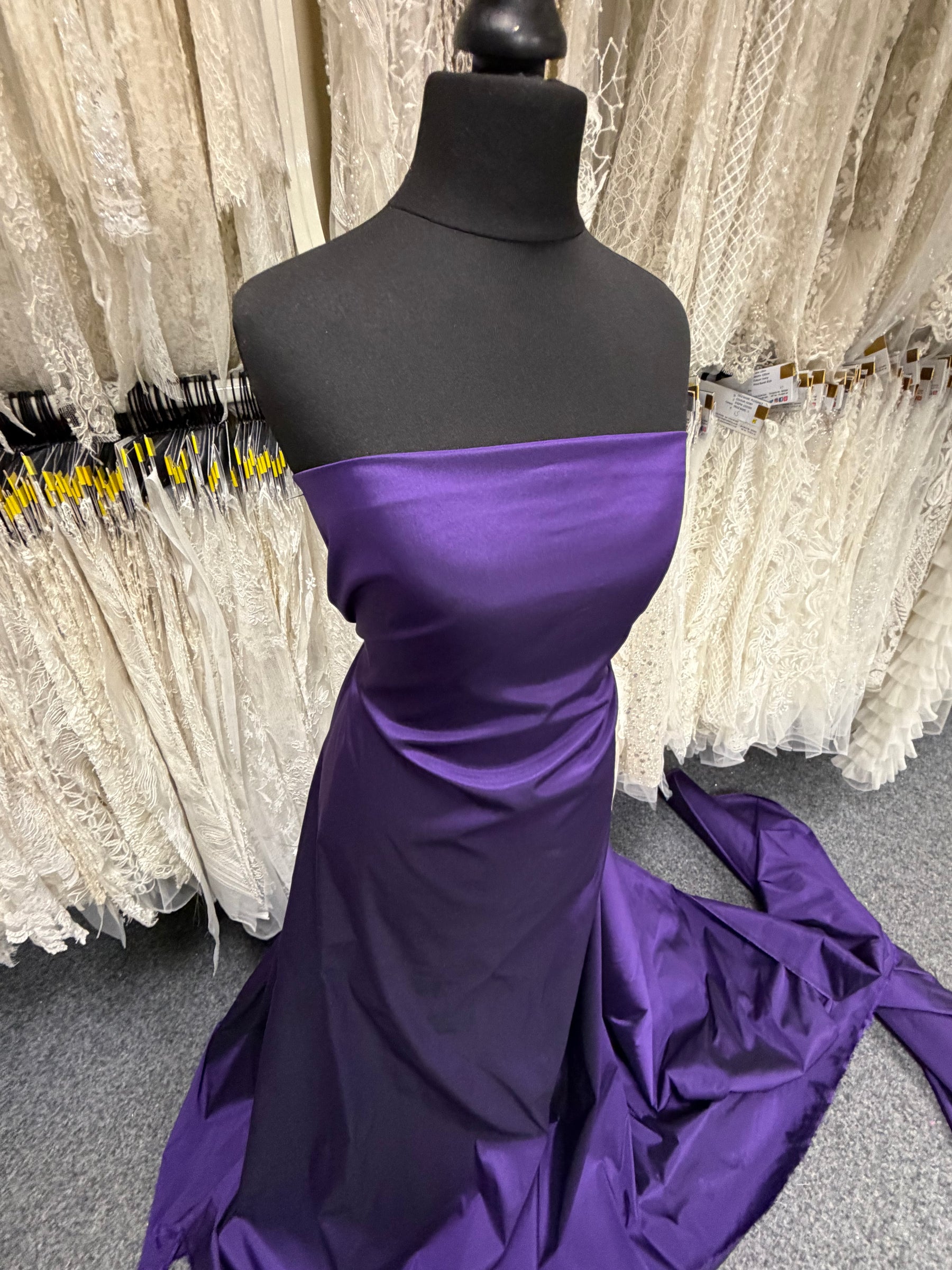 Dunkellila Polyester-Taft - P75