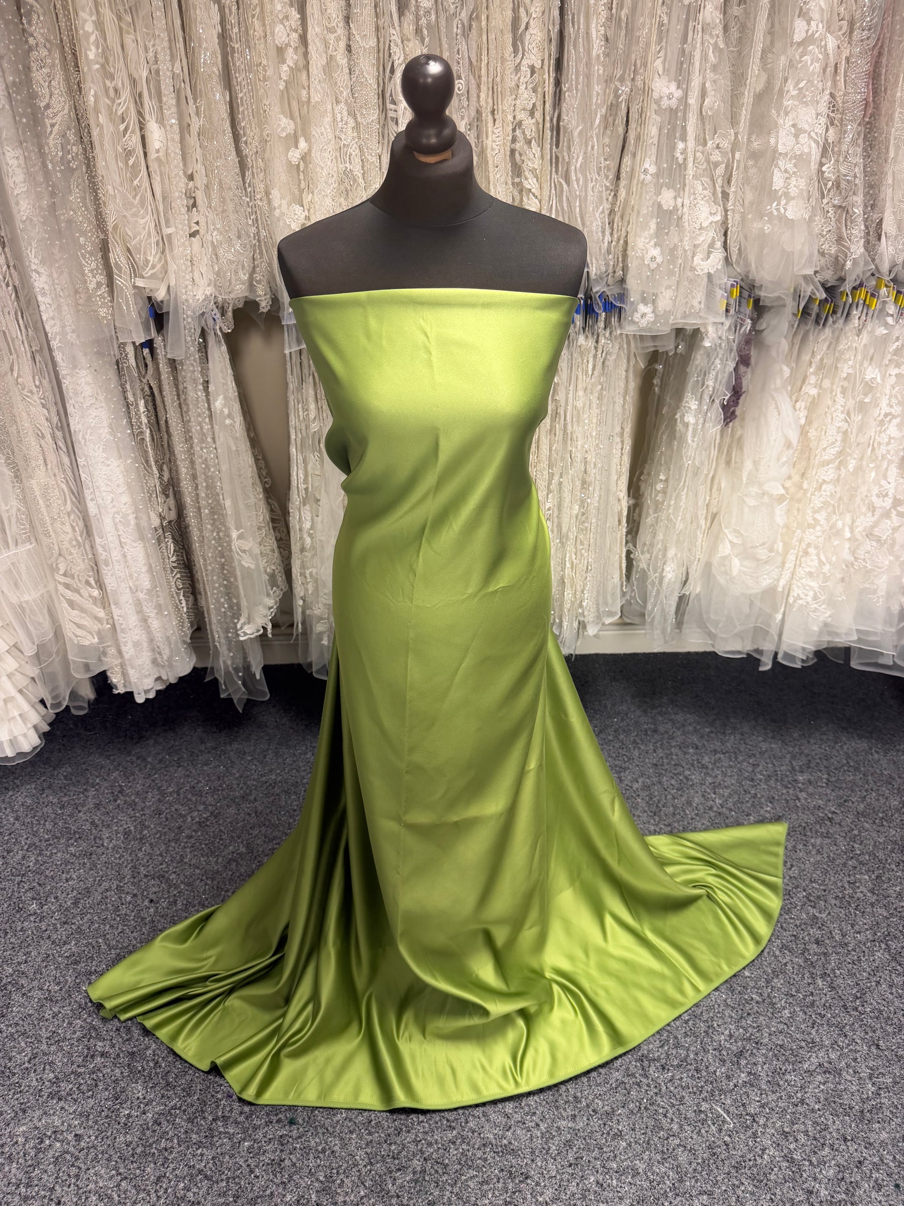 Apple Polyester Satin - Moldova