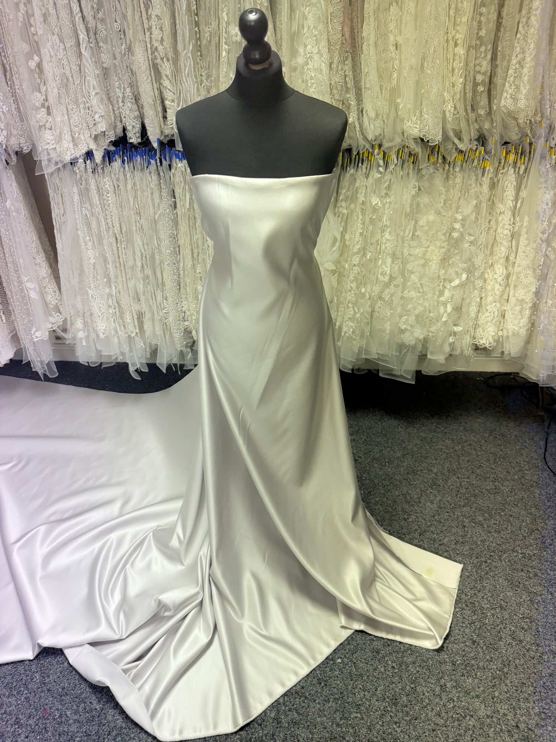 Silberner Polyestersatin – Classique (CF)