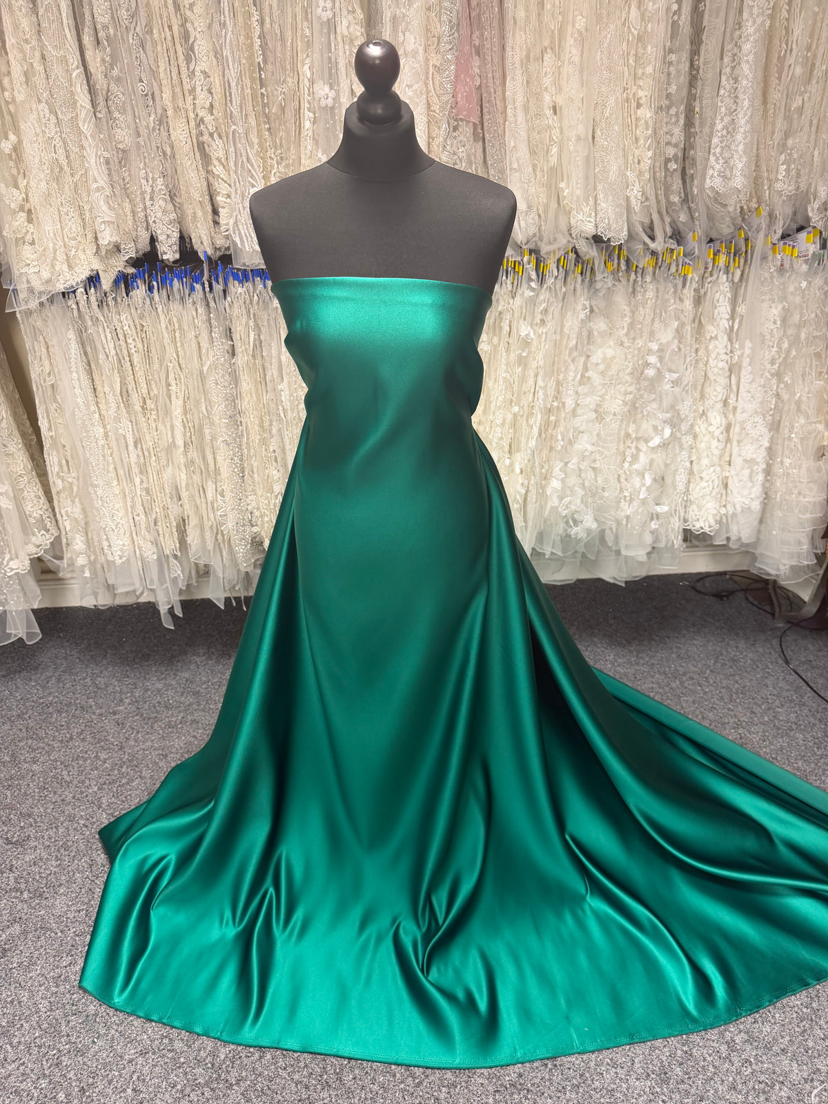 Grüner Polyester-Duchesse-Satin – Contessa