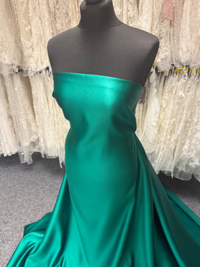 Grüner Polyester-Duchesse-Satin – Contessa