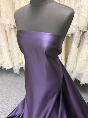 Amethystfarbener Polyester-Duchesse-Satin – Contessa