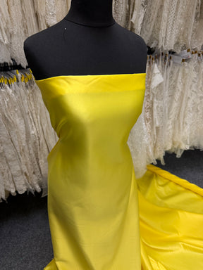 Zitronengelber Polyestersatin – majestätisch