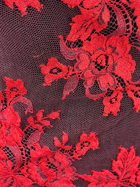 Rot auf Lila Chantilly-Spitze - P188