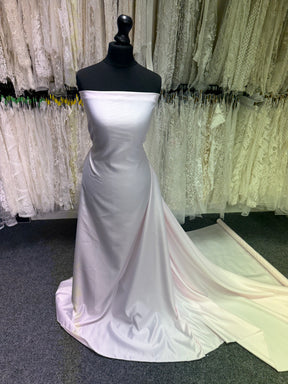 Blassrosa Polyester-Satin – majestätisch