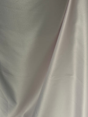 Blassrosa Polyester-Satin – majestätisch