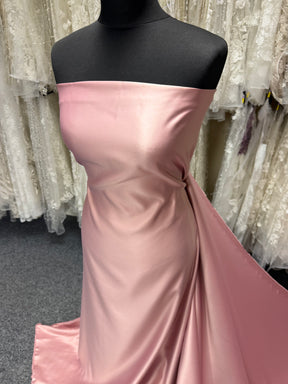 Antikrosa Polyestersatin – Majestätisch