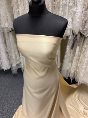 Champagnerfarbener Polyestersatin – Majestic