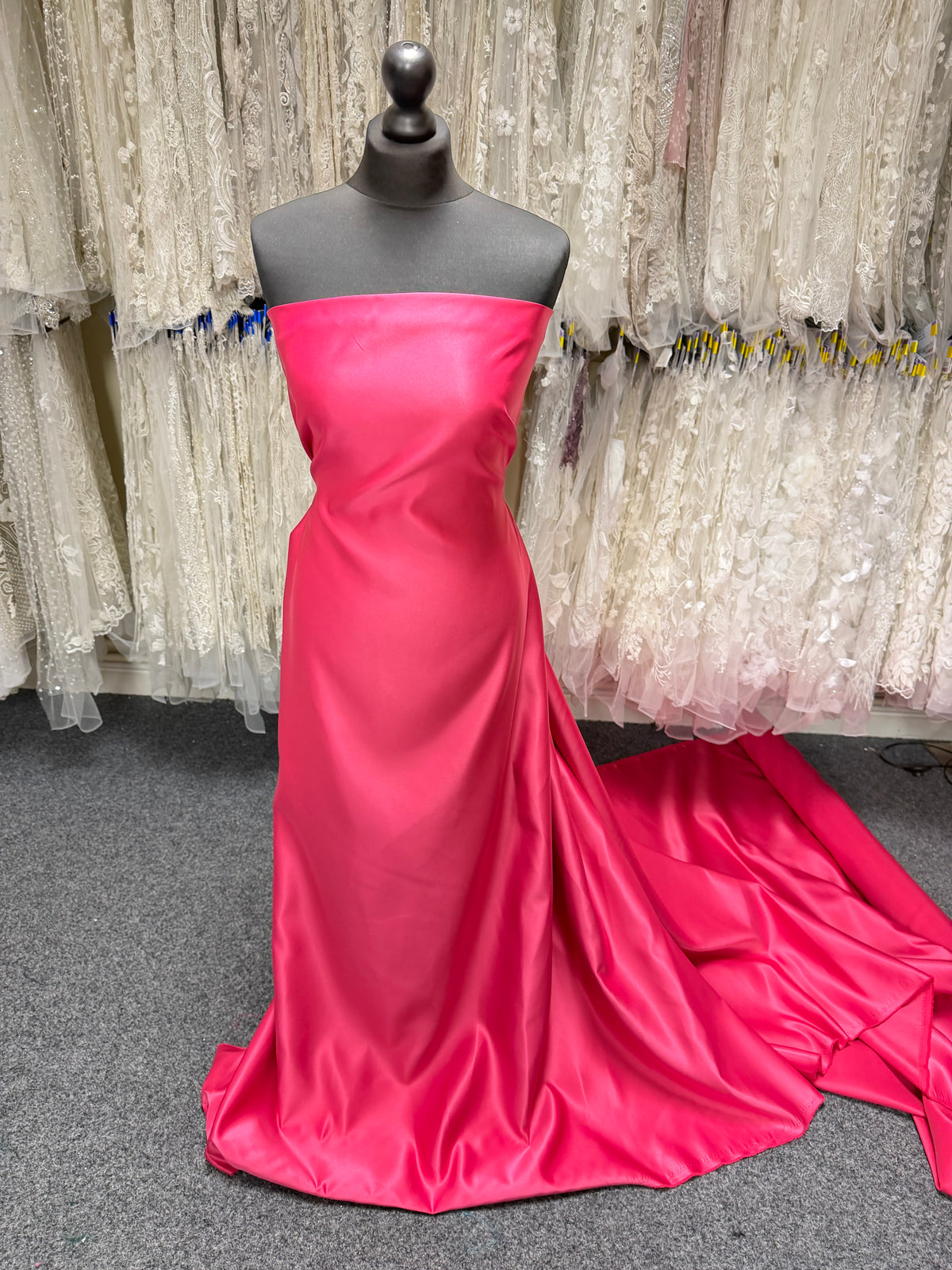 Himbeerfarbener Polyestersatin - Majestic