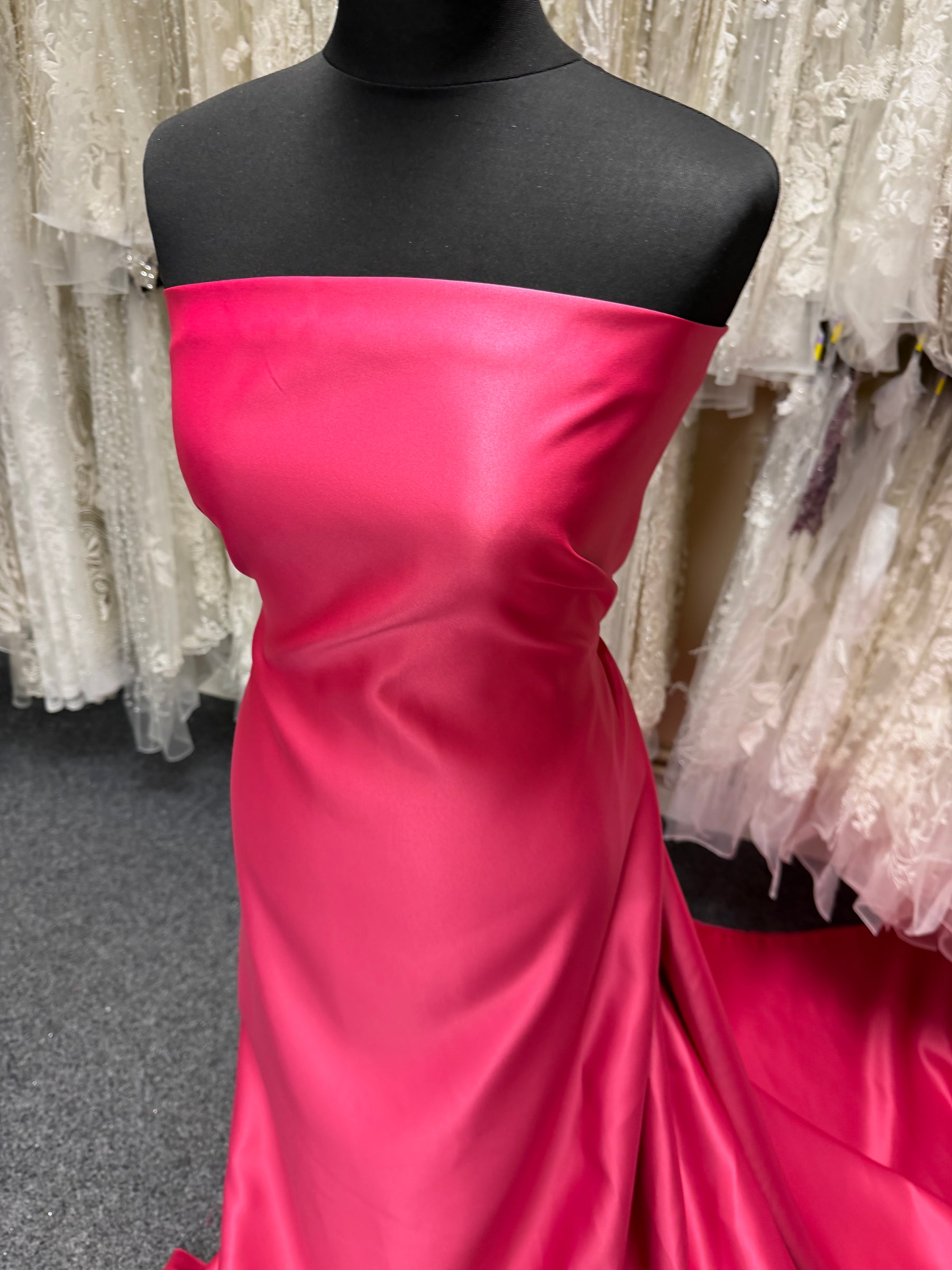 Himbeerfarbener Polyestersatin - Majestic