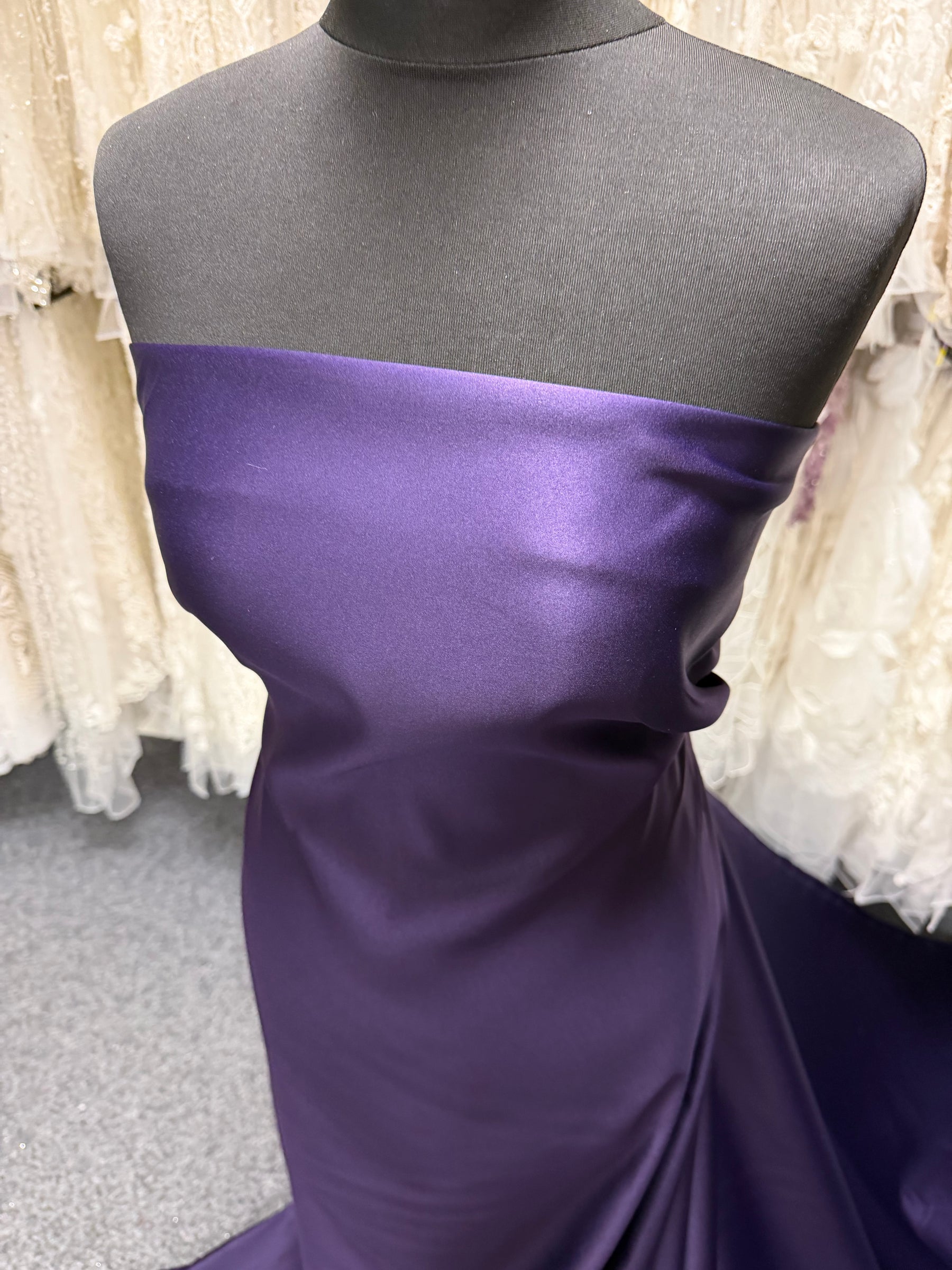 Amethyst-Polyestersatin – majestätisch