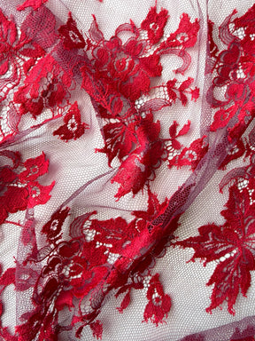 Rot auf Lila Chantilly-Spitze - P188