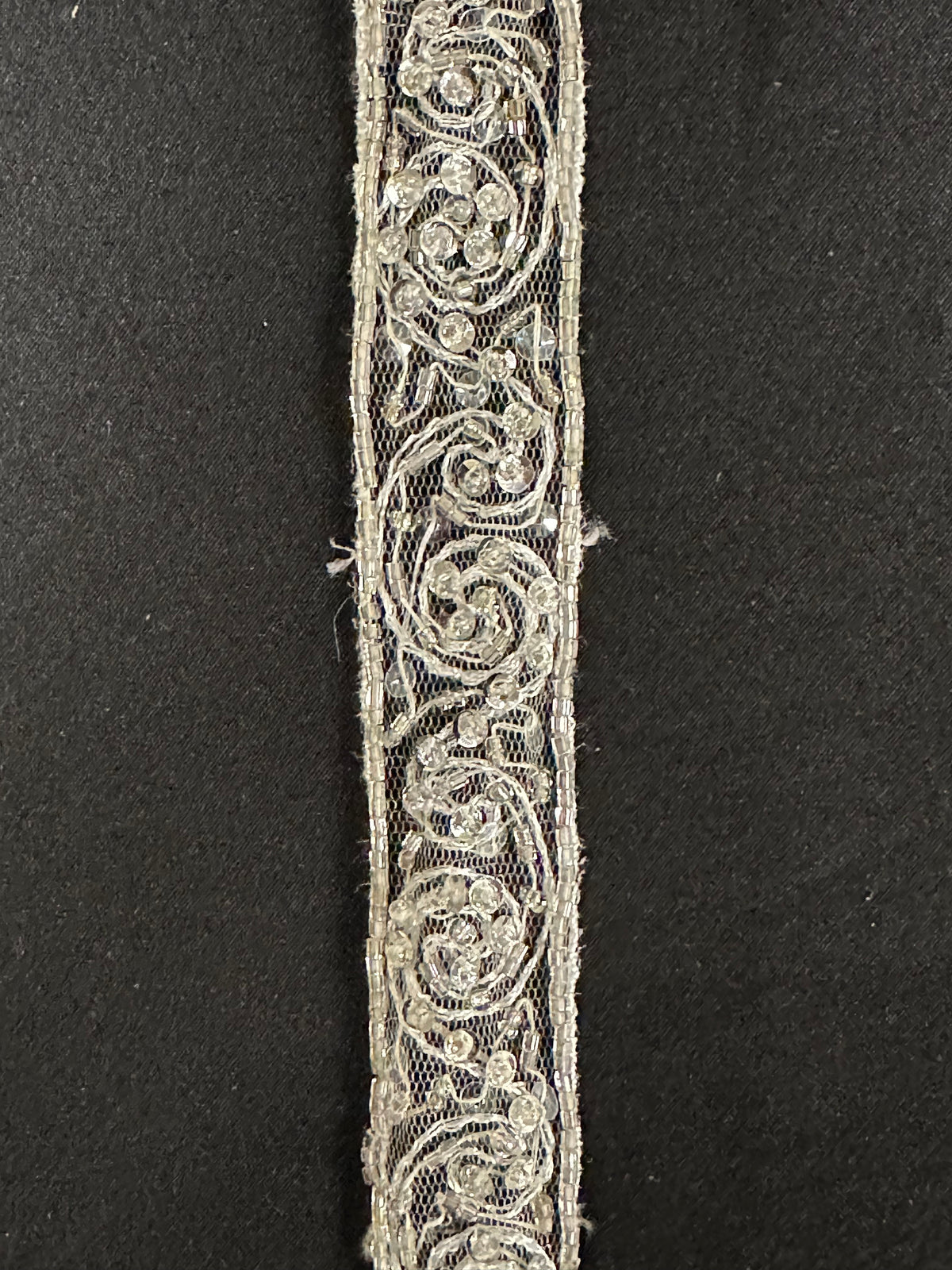 Elfenbeinfarbener Kristallbesatz – T 390 B (CF)