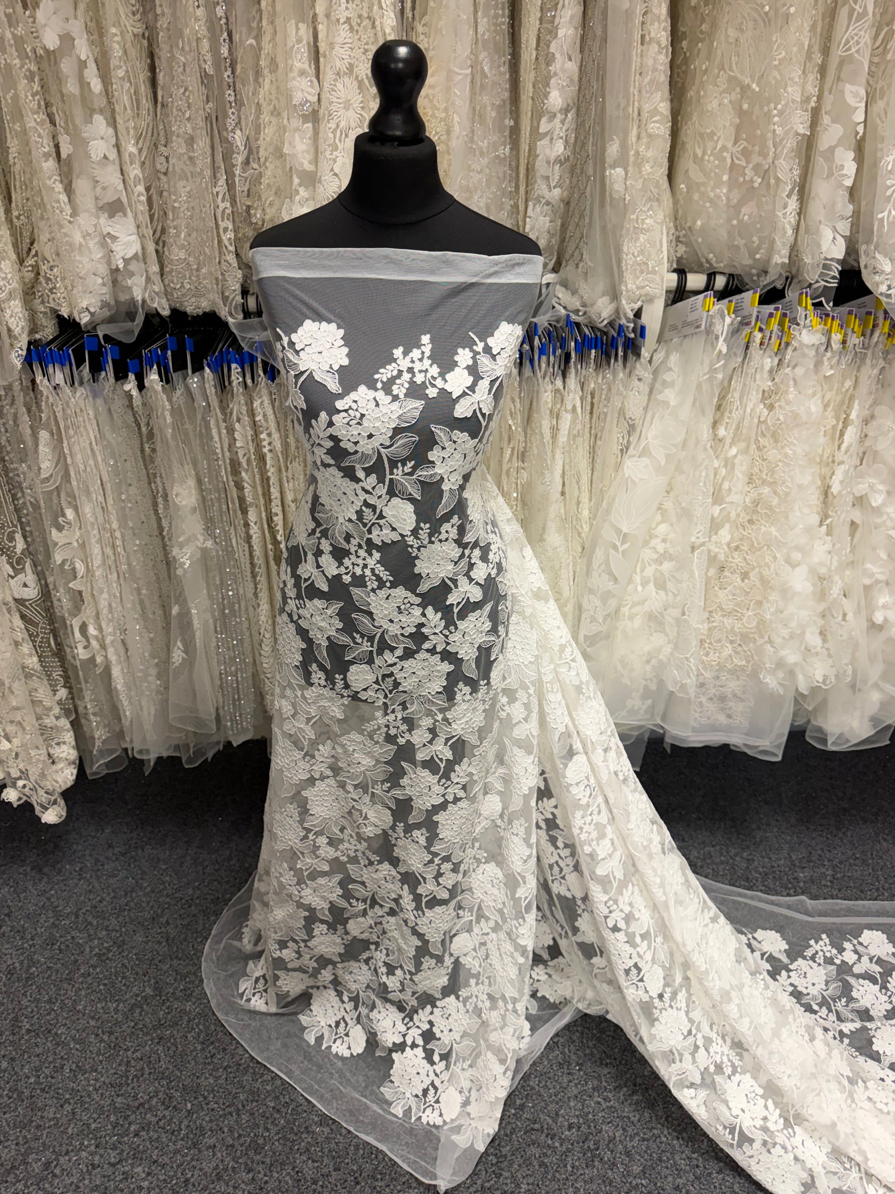 Ivory Italian Corded Embroidered Lace - Paysley
