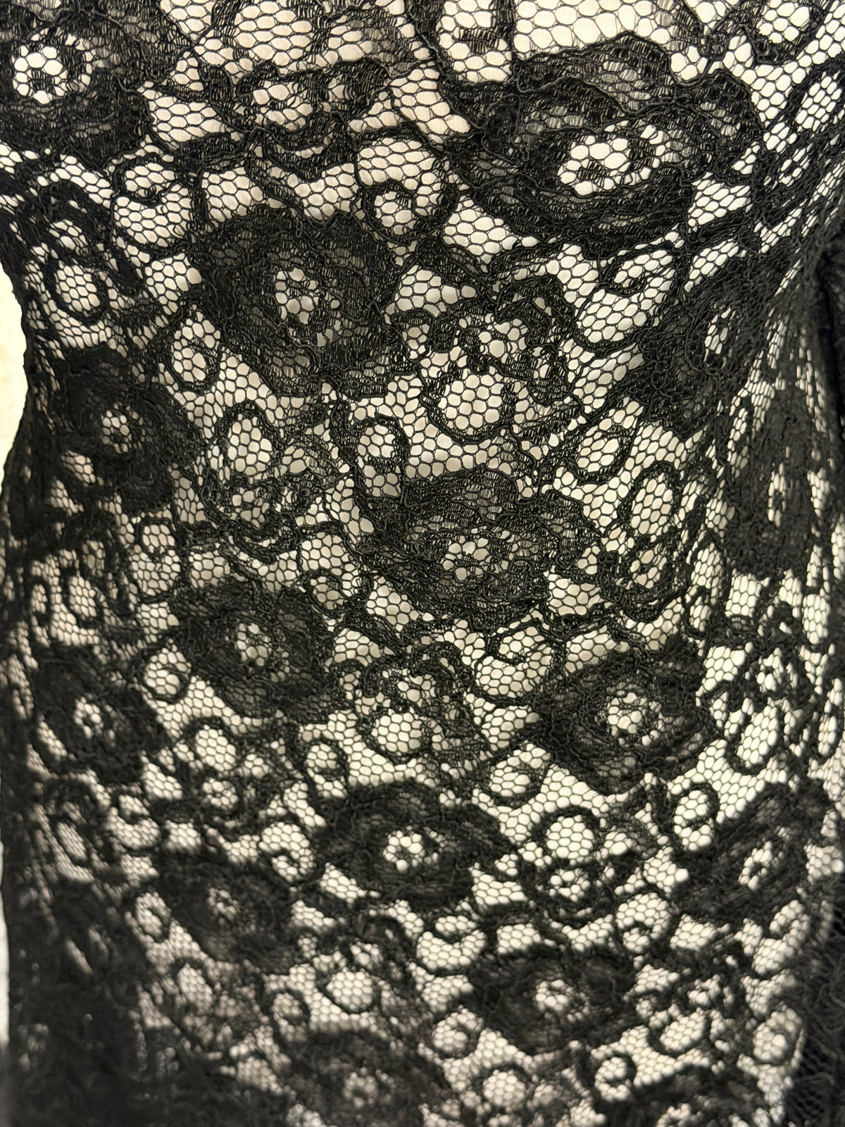 Schwarze elastische Kordelspitze - P619