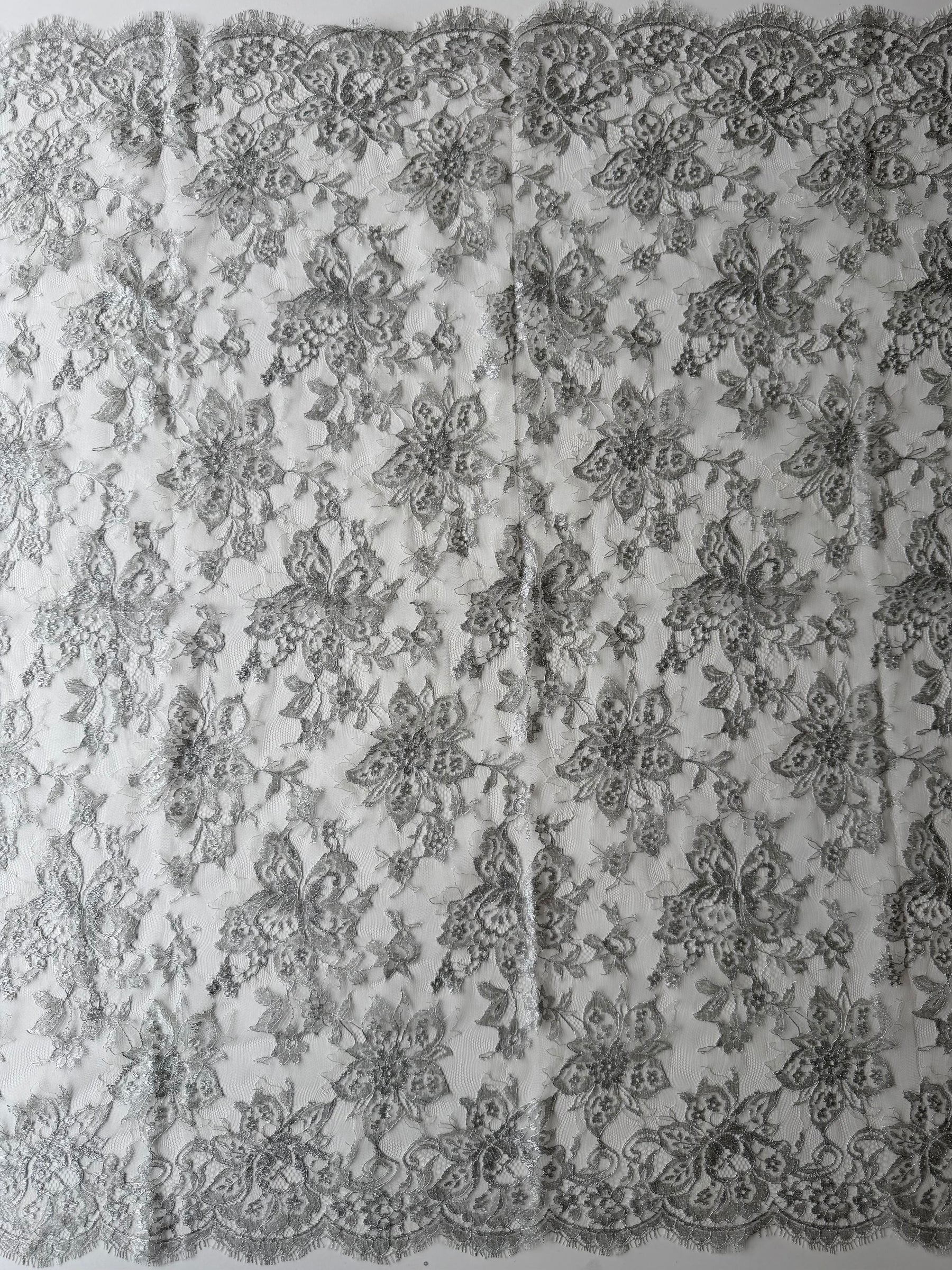 Silberne Chantilly-Spitze - P183