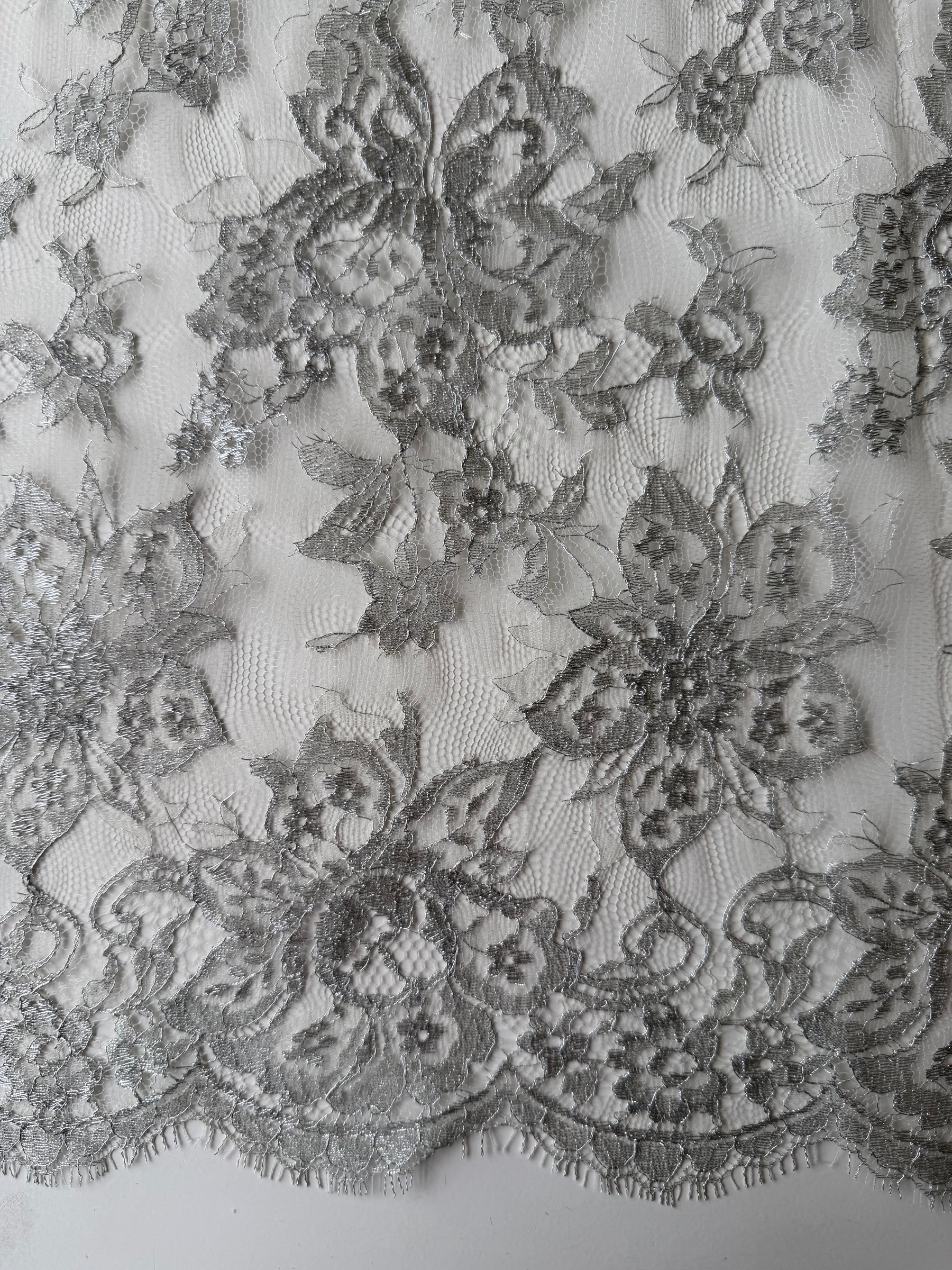 Silberne Chantilly-Spitze - P183