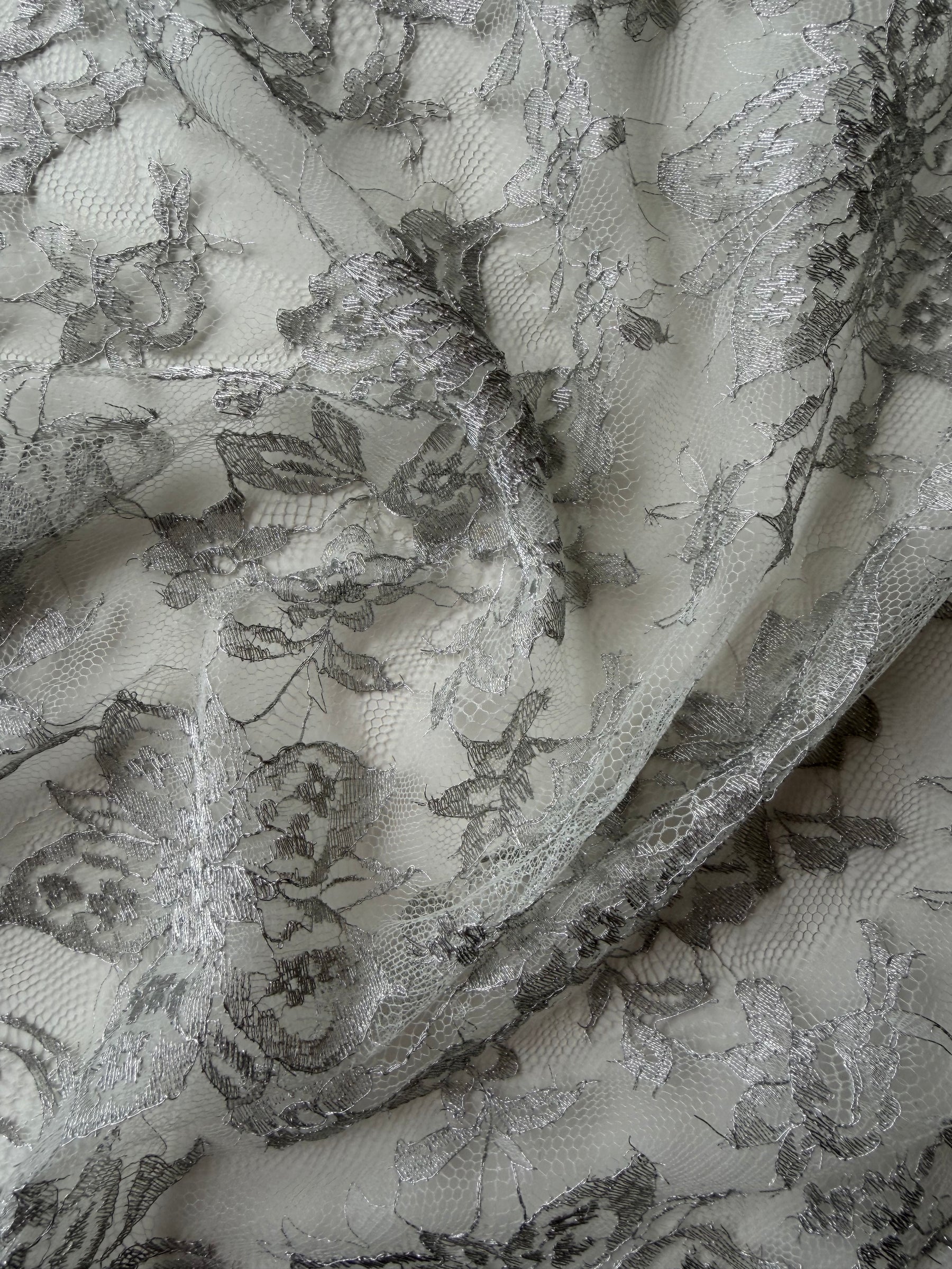 Silberne Chantilly-Spitze - P183
