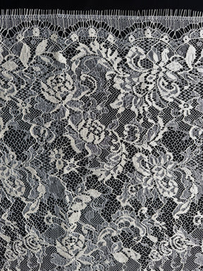 Elfenbeinfarbene Chantilly-Spitze - P173N