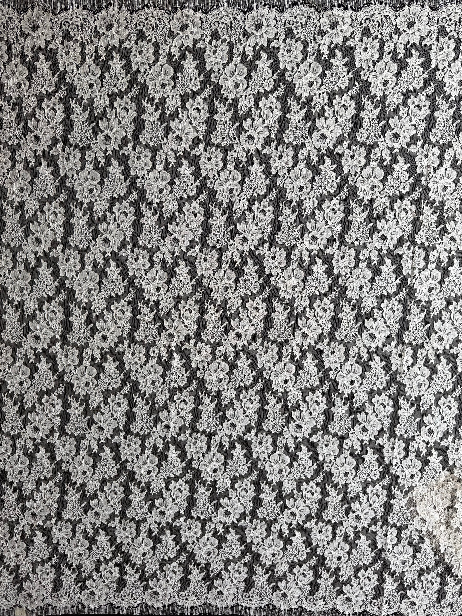 Beige Chantilly-Spitze - P305 (140cm)