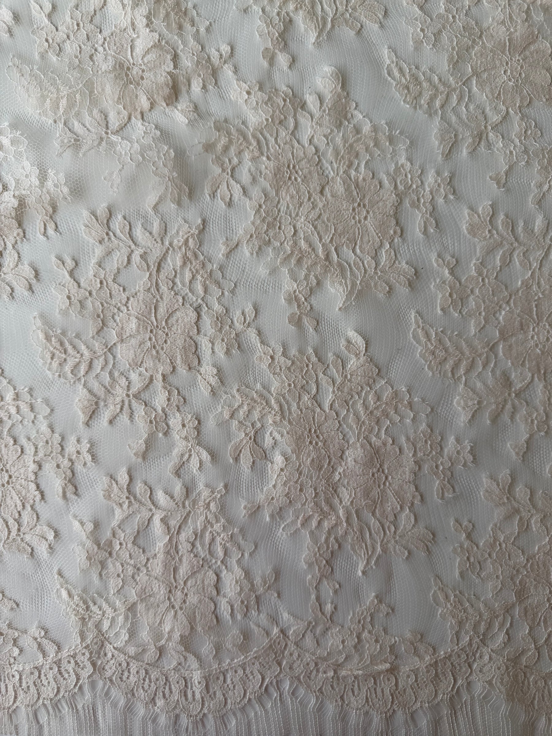 Austernrosa Chantilly-Spitze - P294
