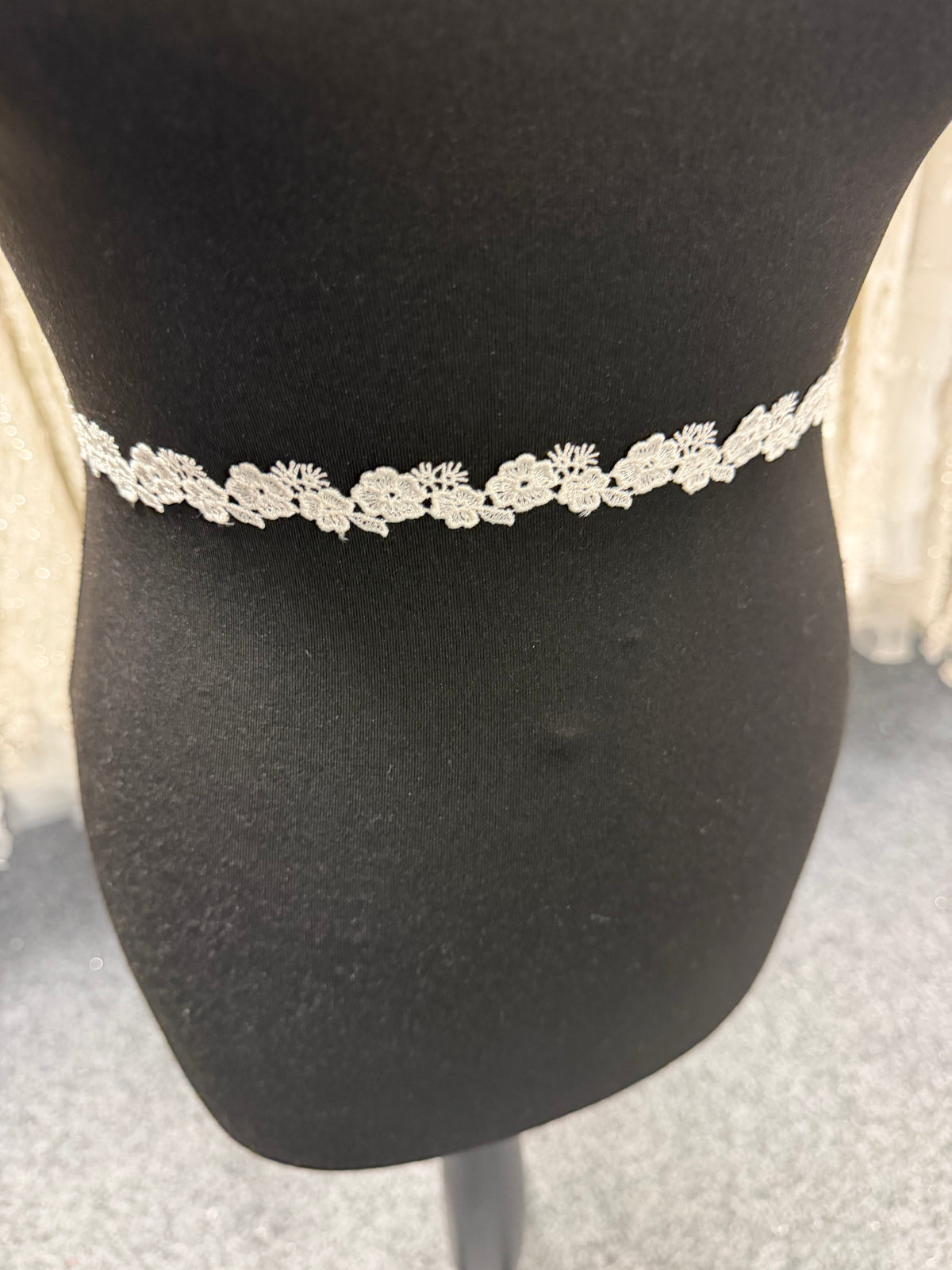 Ivory Guipure Lace Trim - T711