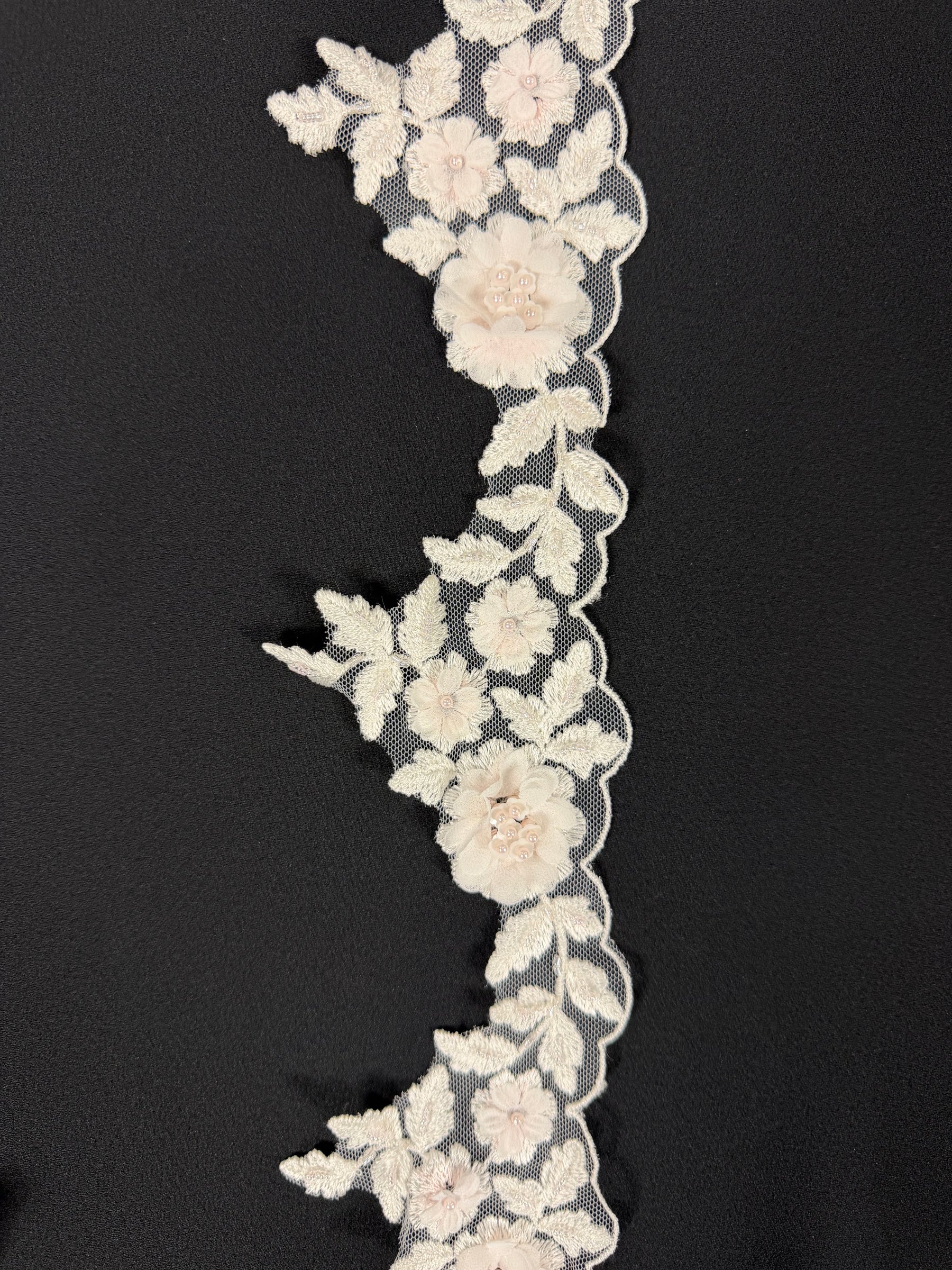 Elfenbein/Rosa 3D-Perlen-Spitzenborte - T714