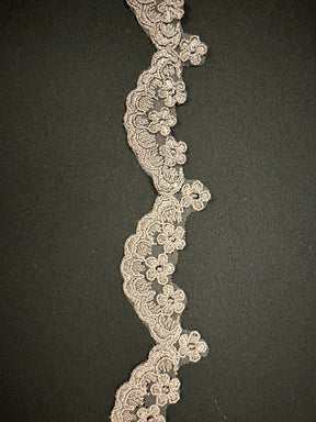 Taupefarbene Kordeleinfassung - T782
