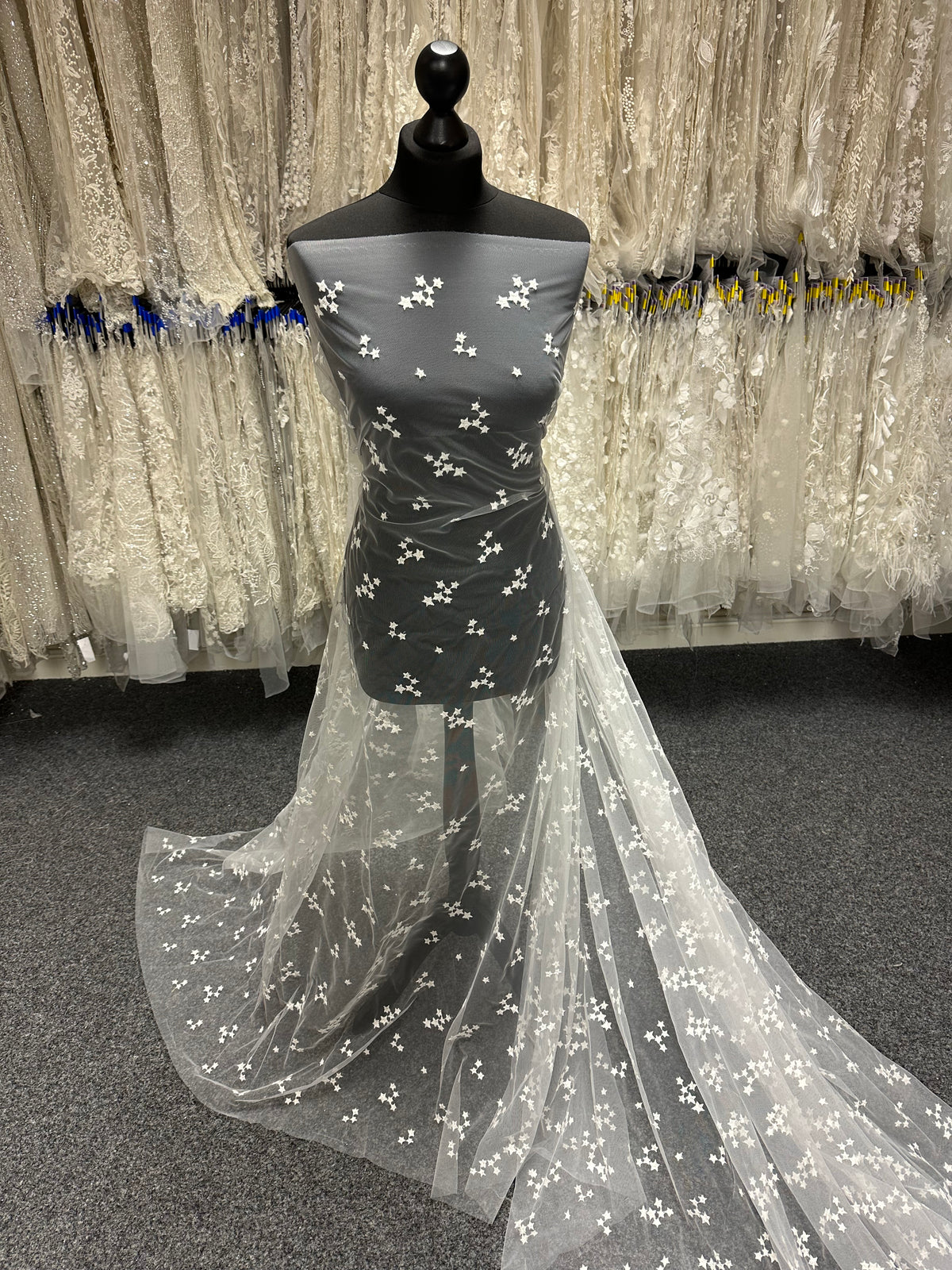 Elfenbeinfarbene Stickspitze – EU5005