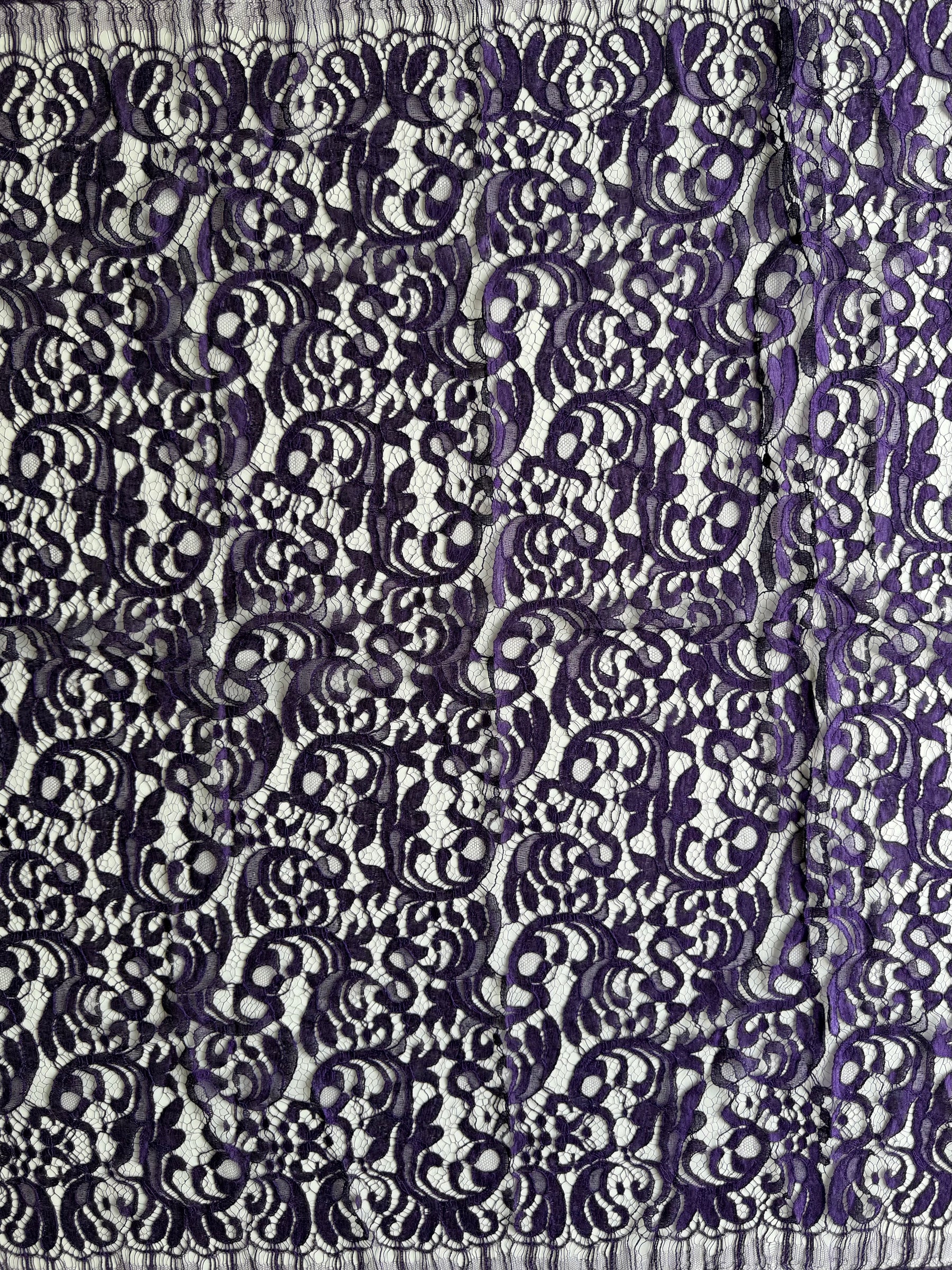Violette italienische Spitze - P883