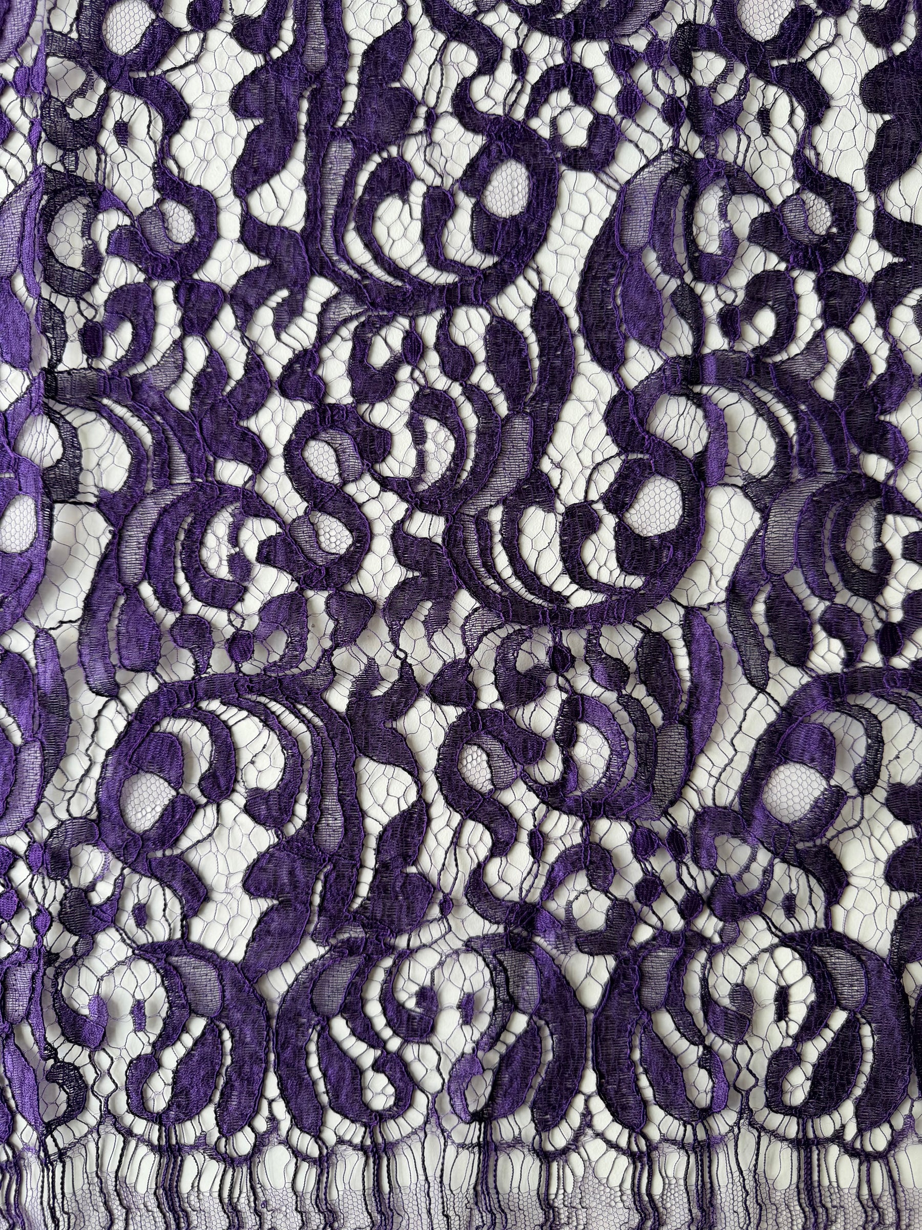Violette italienische Spitze - P883