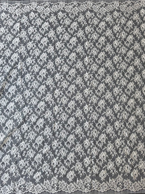 Elfenbeinfarbene Chantilly-Spitze - P204