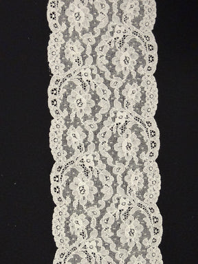 Elfenbeinfarbene Alençon-Spitzenborte - T558