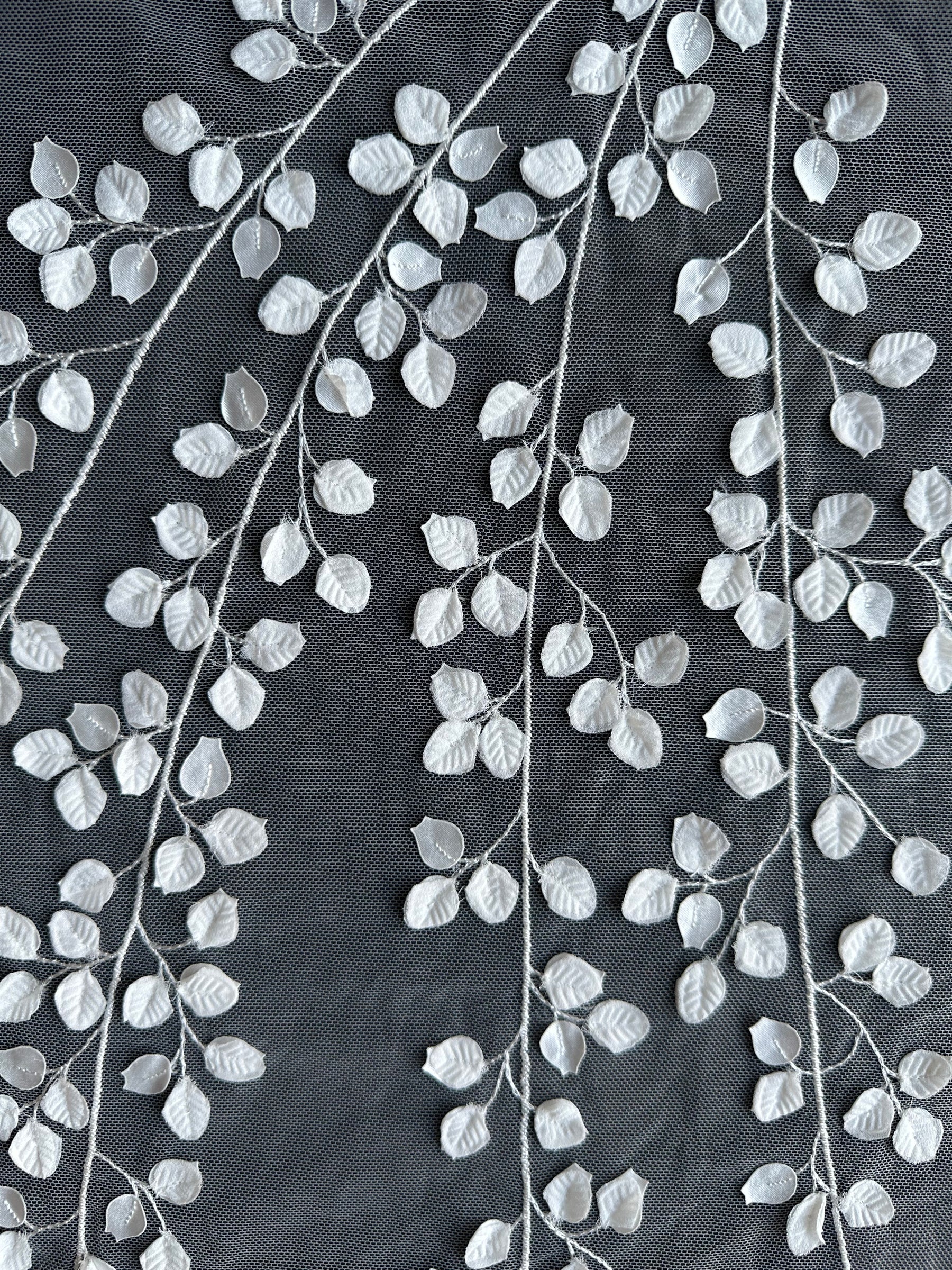 Elfenbeinfarbene bestickte Spitze – EB5007