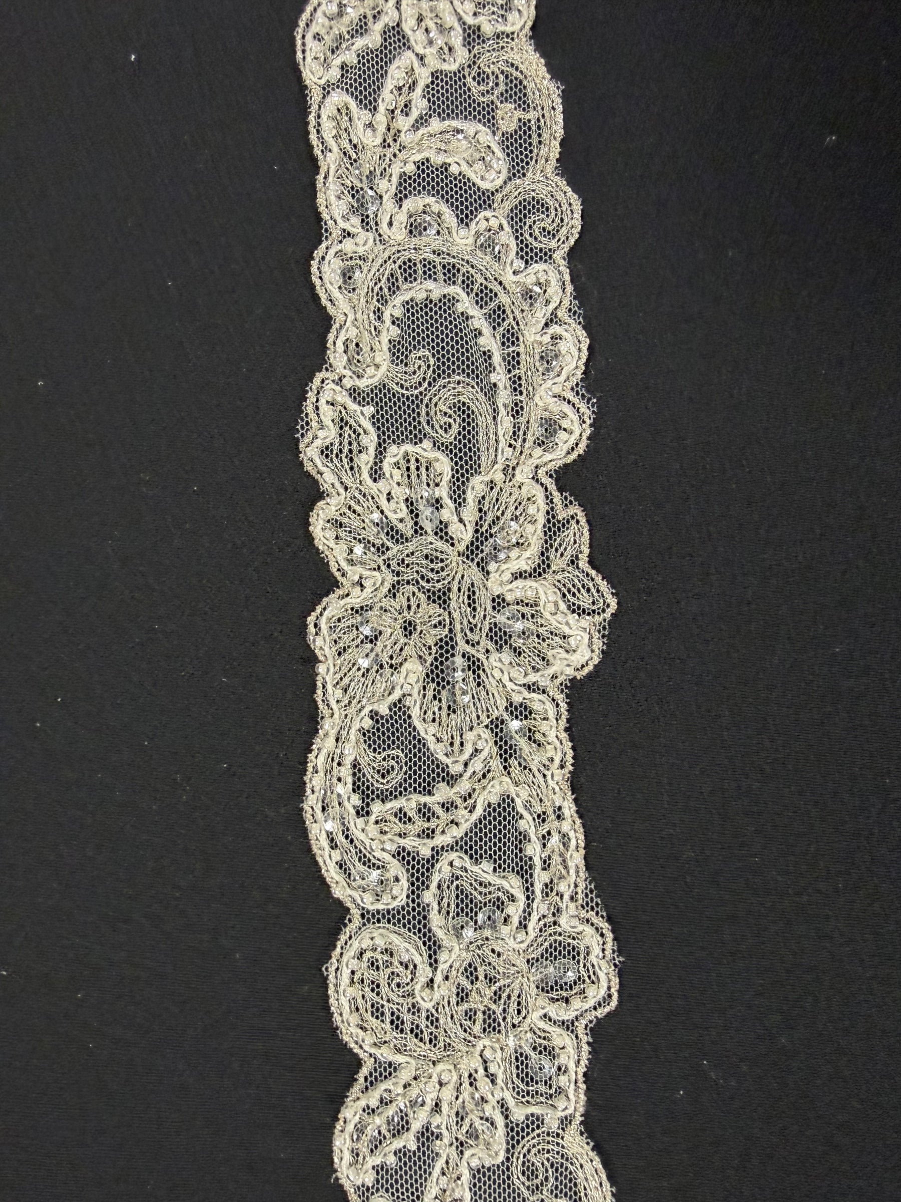 Elfenbein/Silber Perlen- und Paillettenborte - T643