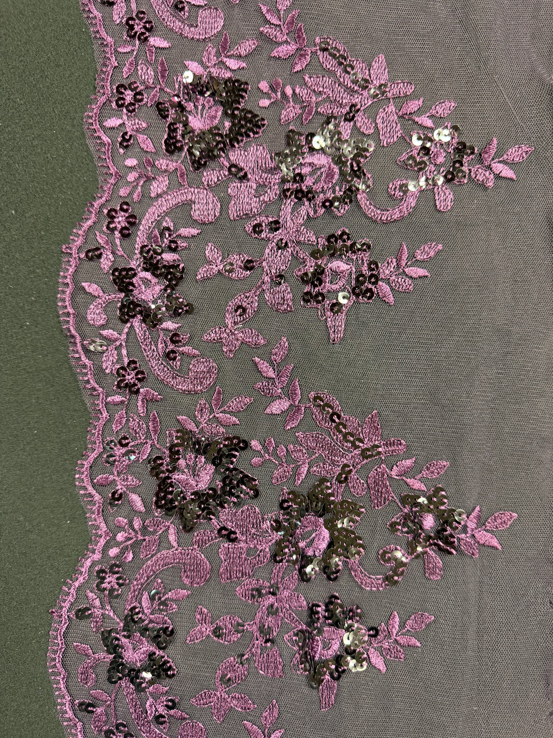 Pflaumenfarbene Paillettenborte - T661
