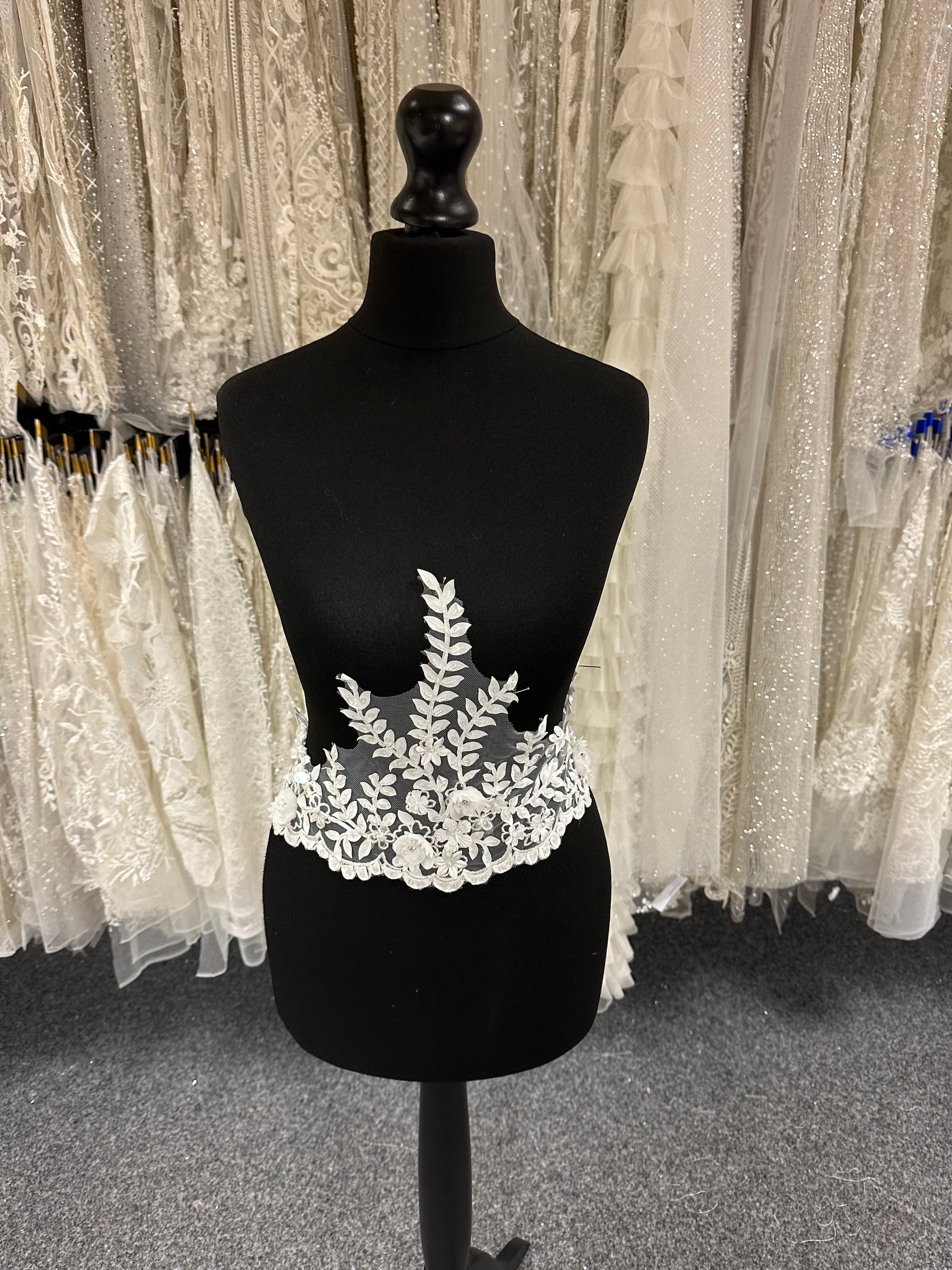 Elfenbeinfarbene Laserspitzenborte - T 1011 (CF)