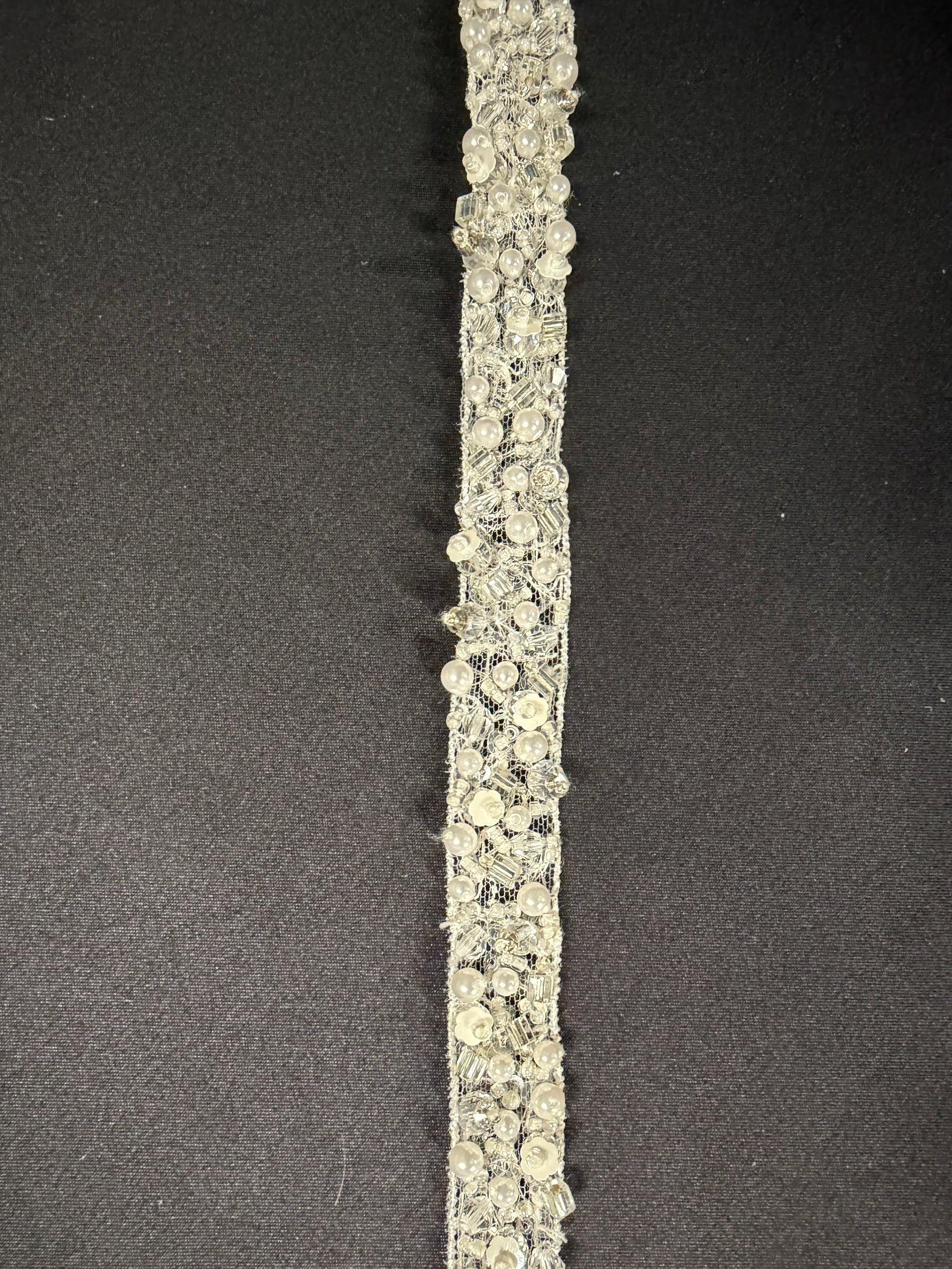 Elfenbeinfarbene Perlen-Spitzenborte - T743