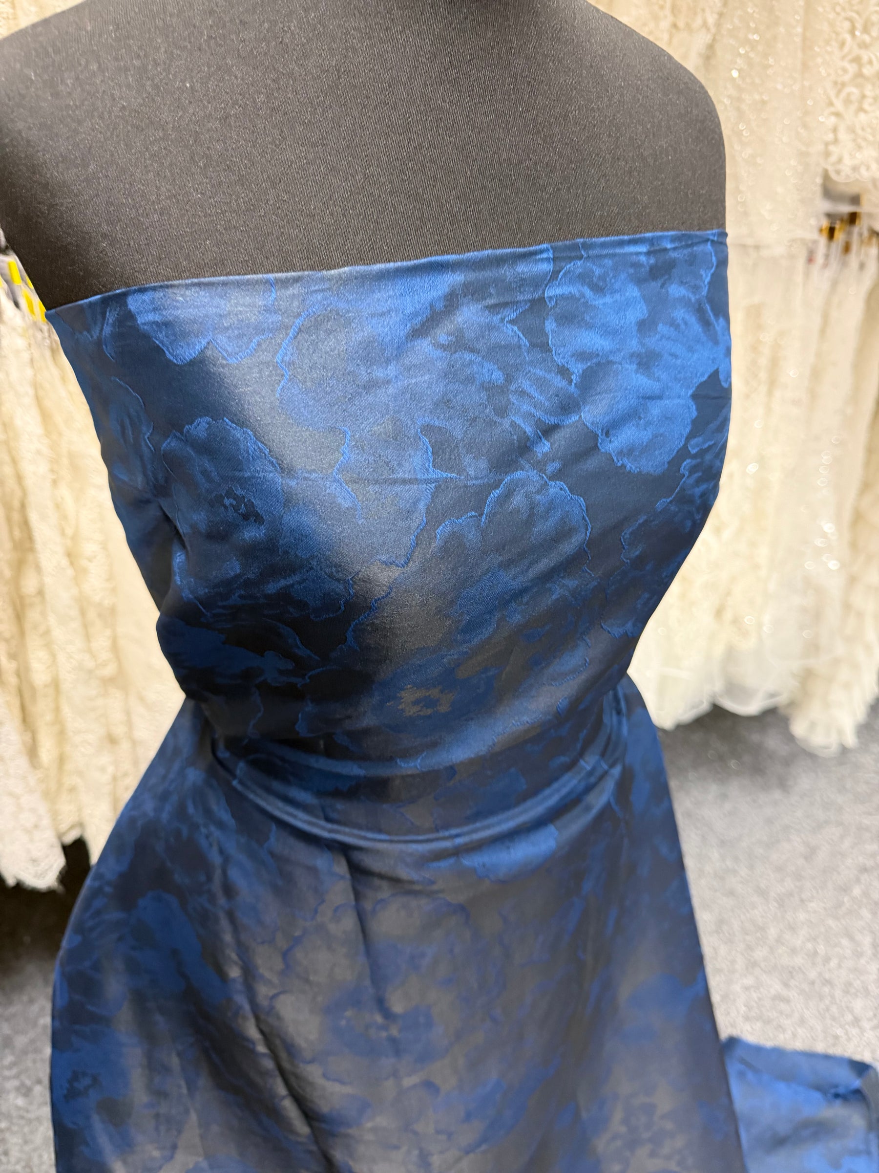 Marineblaue Seiden-Poly-Voile-Jacquard - P668
