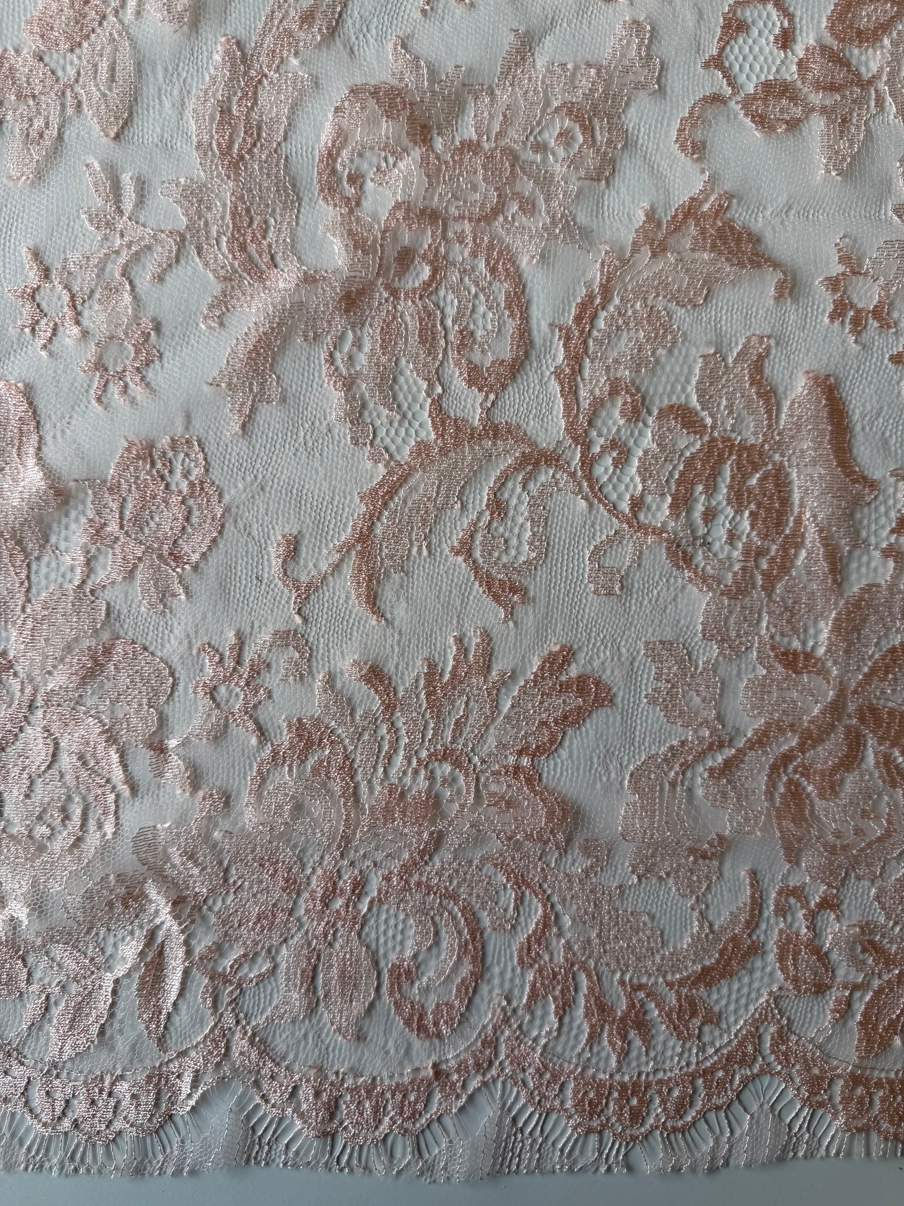 Rosa Chantilly-Spitze - P165