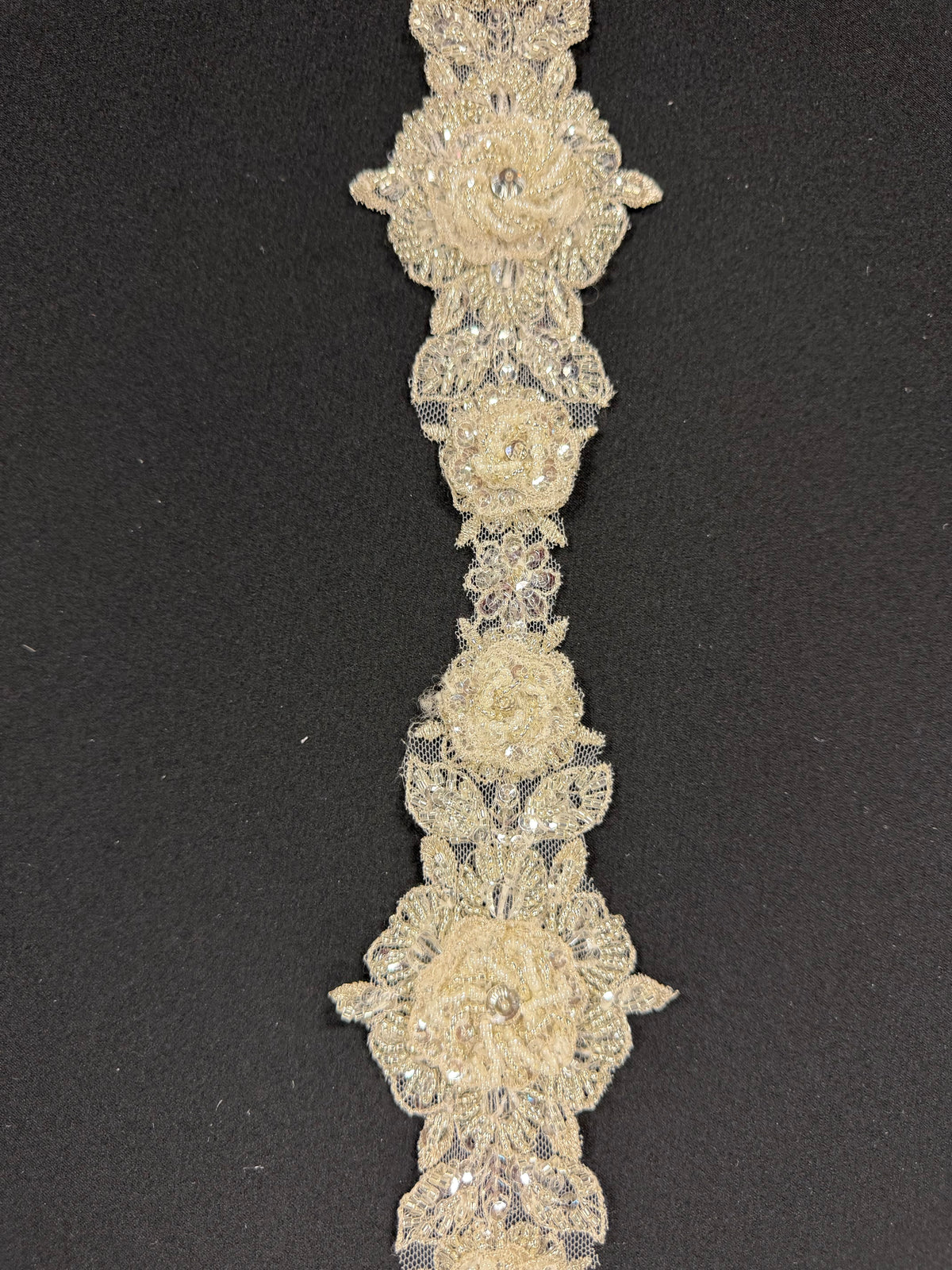 Elfenbein/Silber 3D-bestickte Paillettenborte - T436