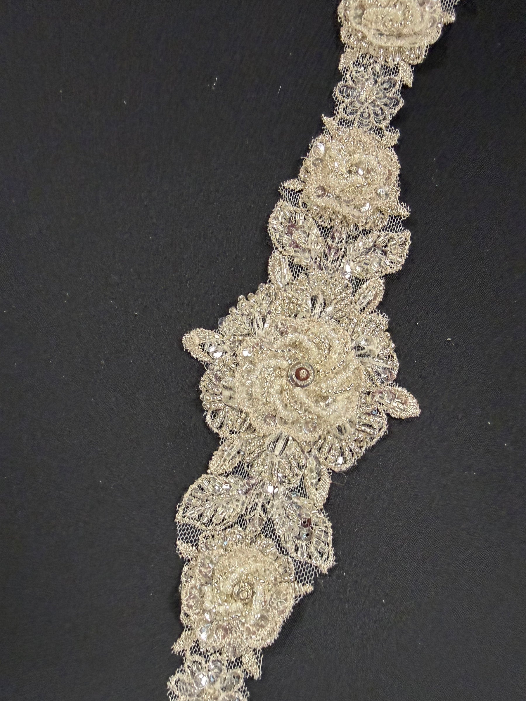 Elfenbein/Silber 3D-bestickte Paillettenborte - T436