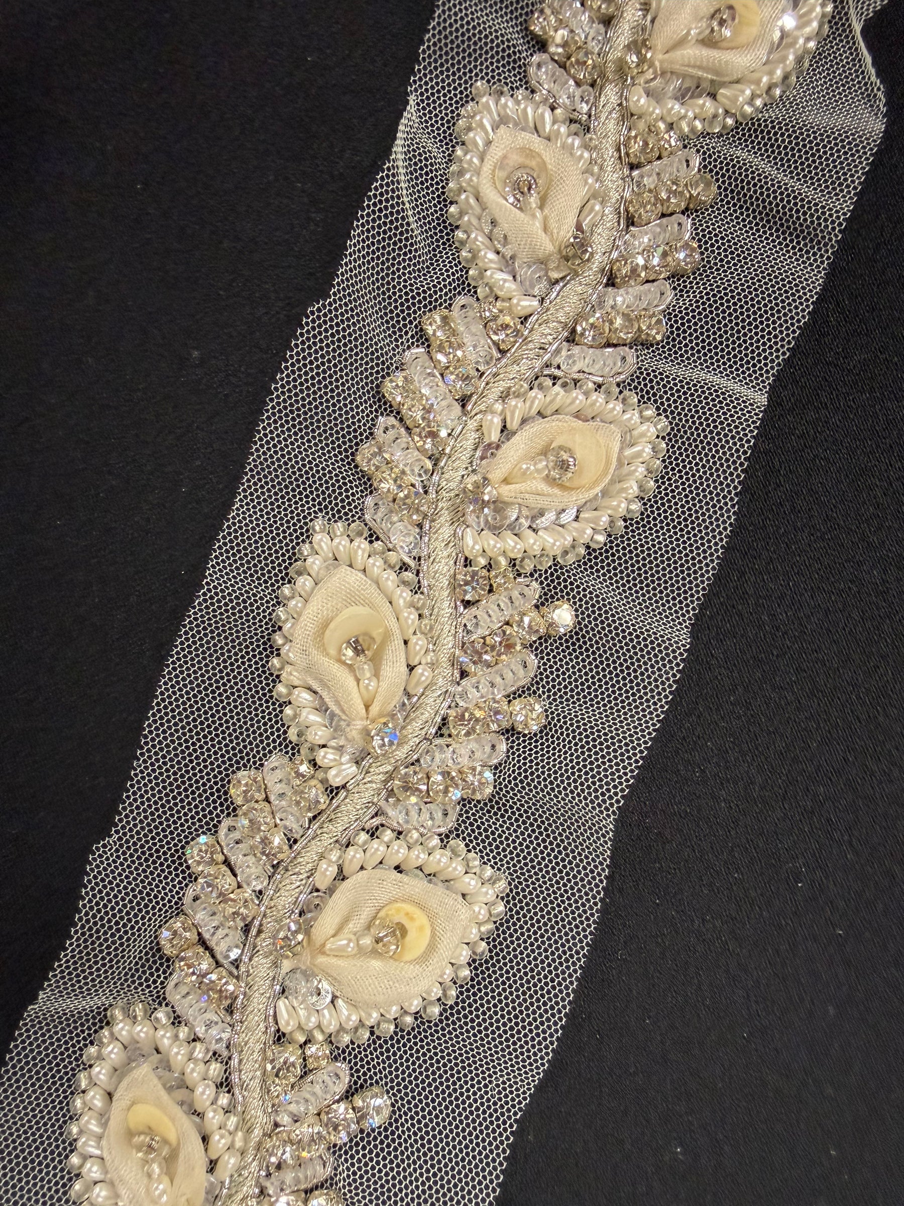 Silber/Elfenbein 3D-Kristallperlen-Paillettenborte - T517