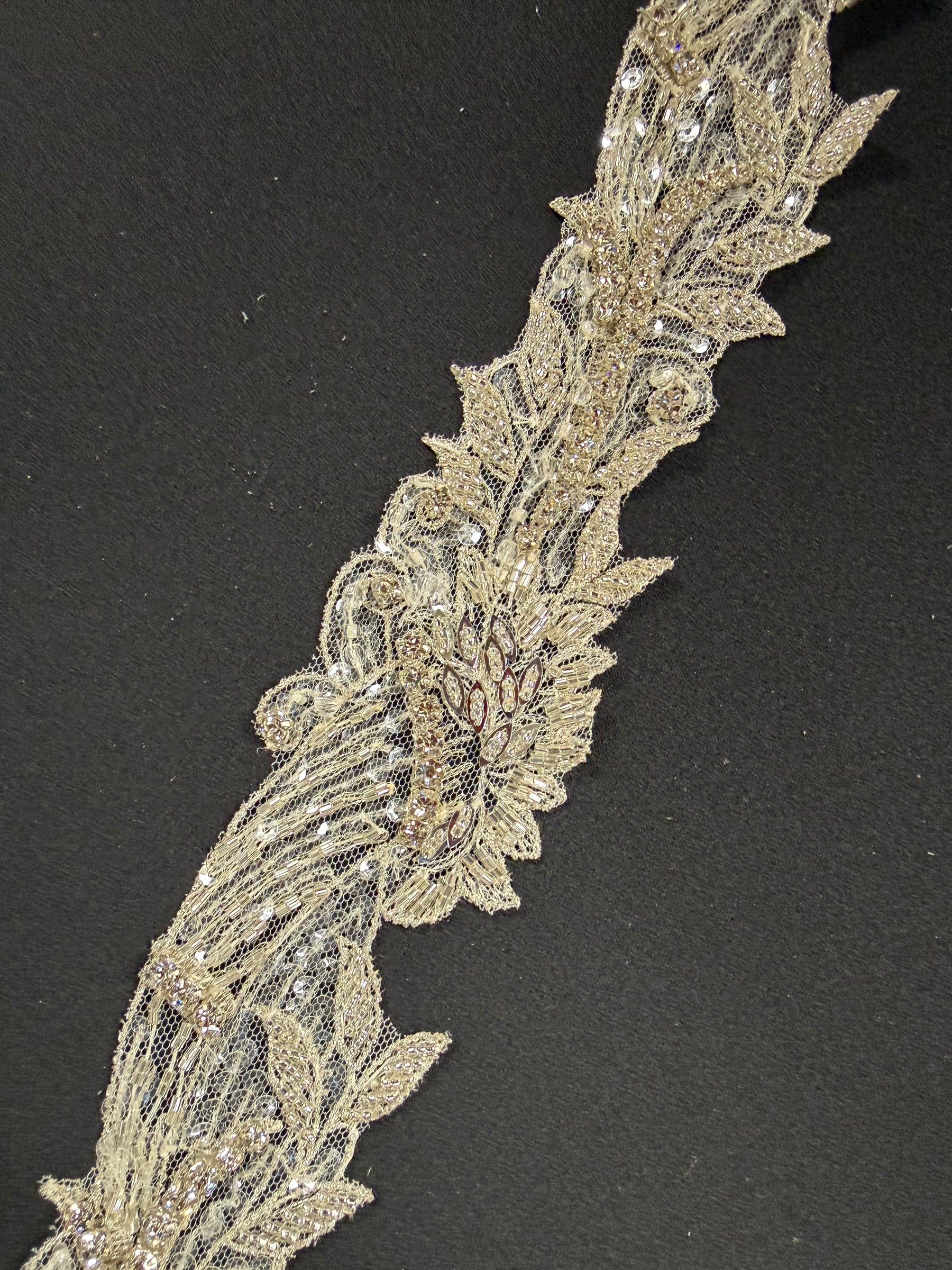 Kristall/Silber kristallperlenbesetzte Paillettenborte - T315