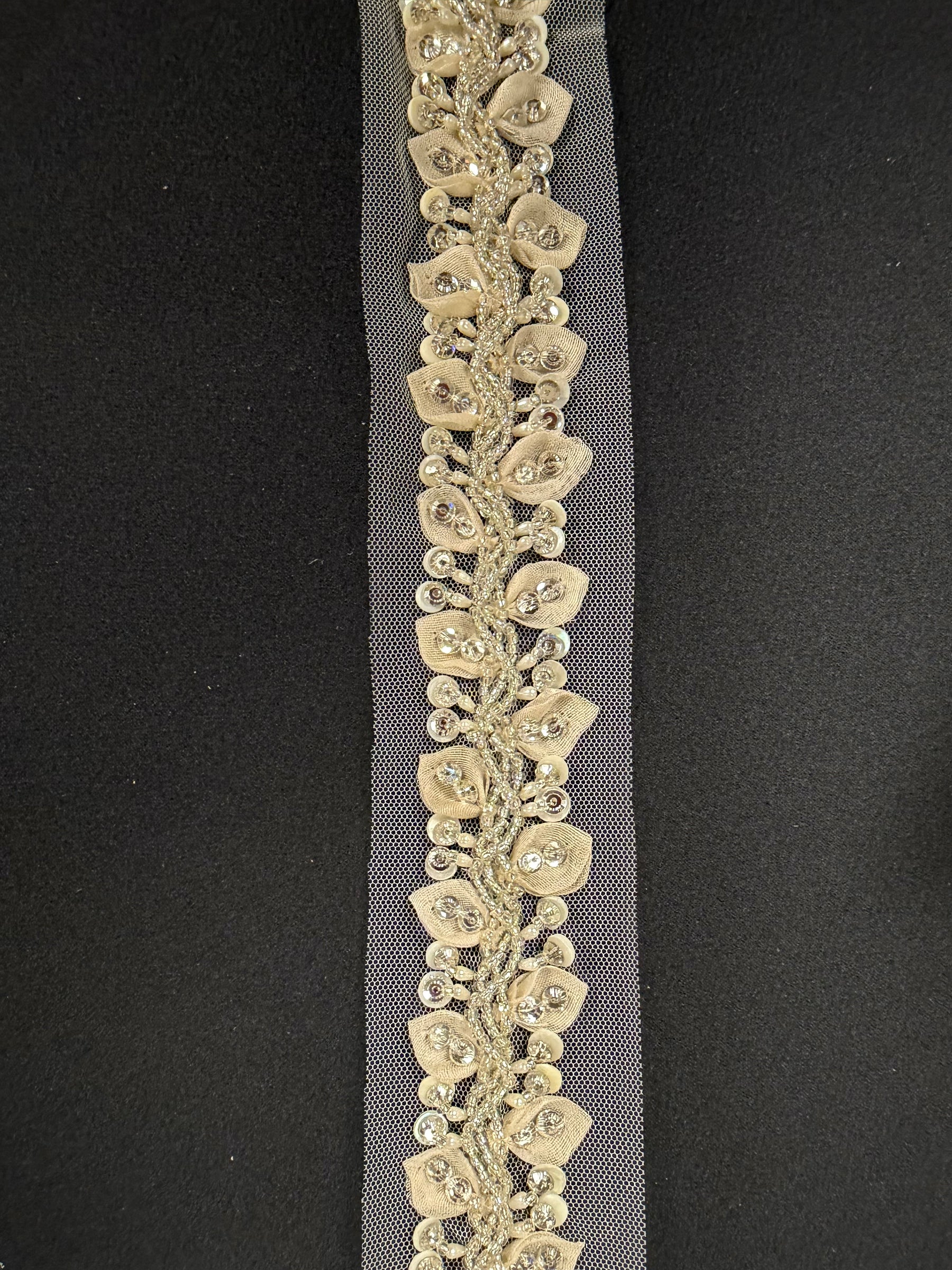 Elfenbein/Silberne 3D-Kristallperlenborte - T518